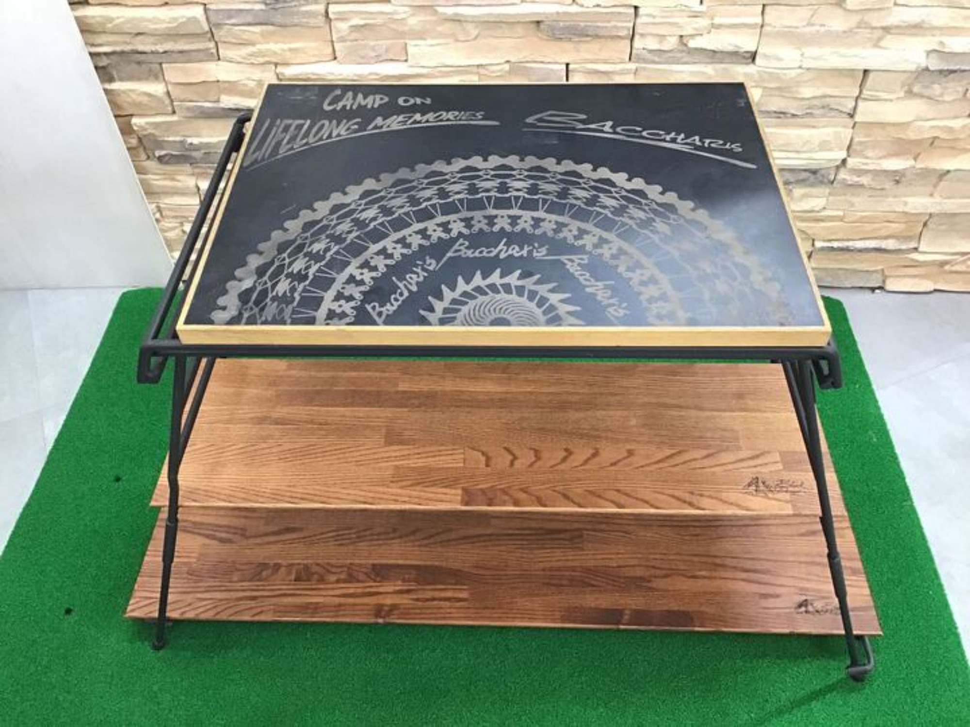 インテリアとしてもおススメ！ブラックデザインのアイアンラック葉月