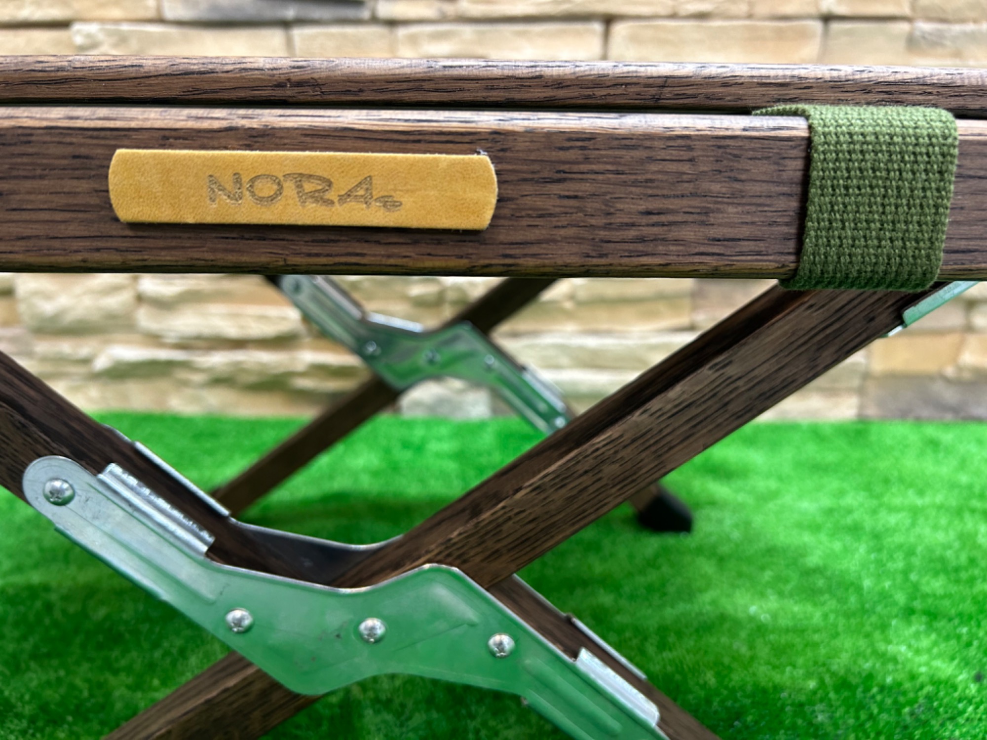 美しさを解き放つロールトップテーブル、NORA's（ノラズ）のサイド