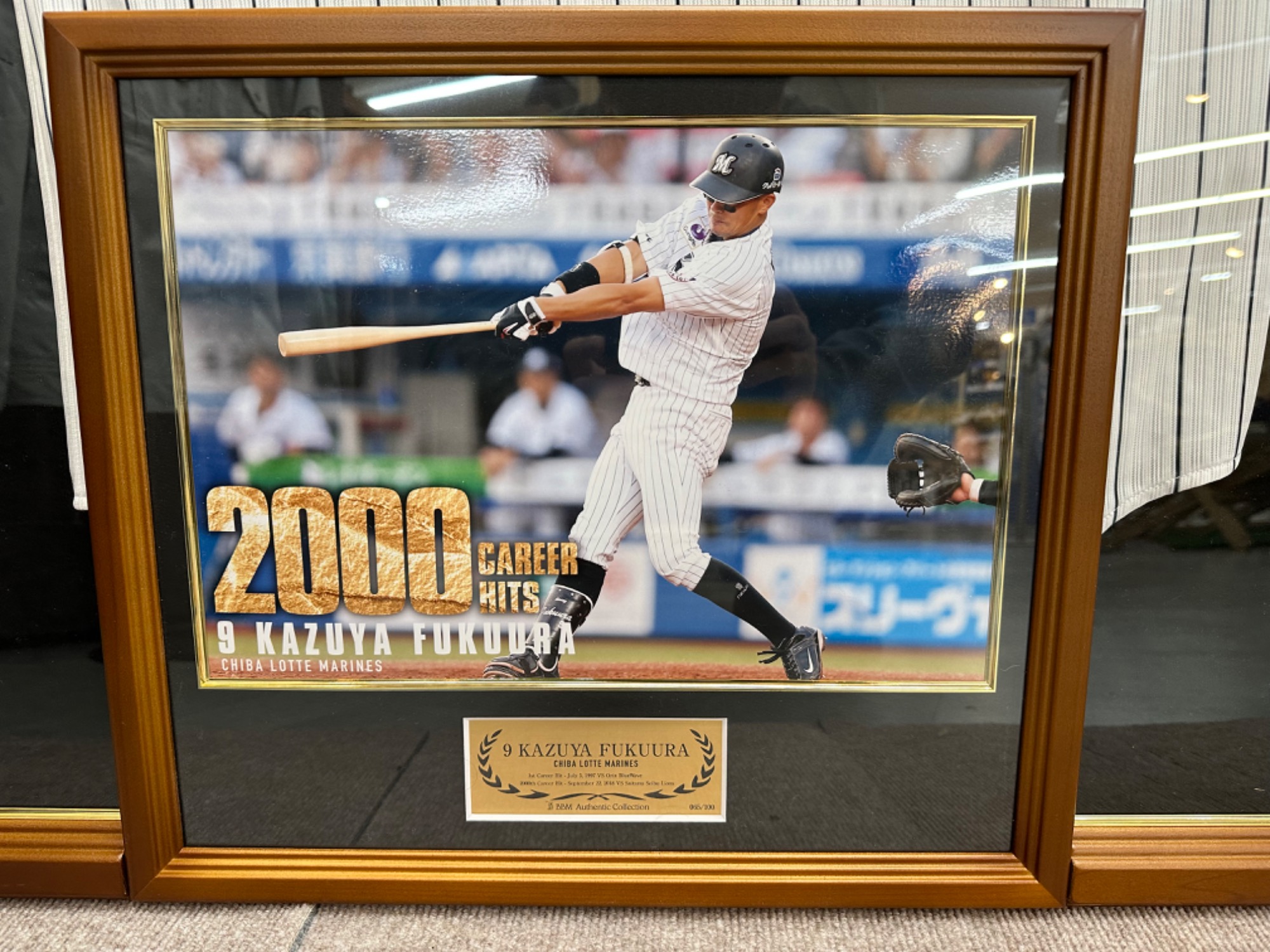 ロッテ一筋で2000本安打の金字塔!福浦和也選手の直筆サイン入り記念