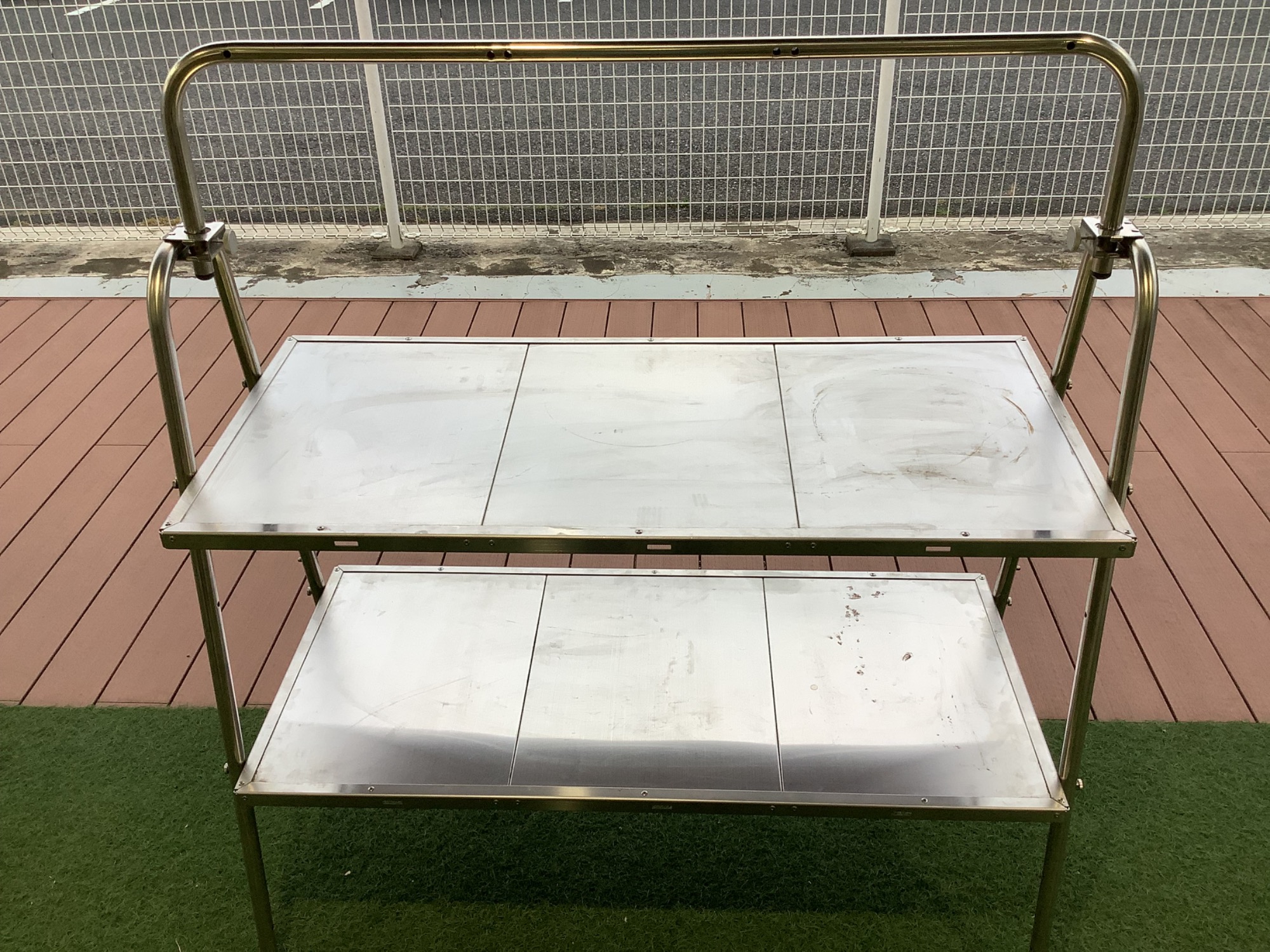 一風変わったキッチンテーブル！スノーピークのステンレスキッチン