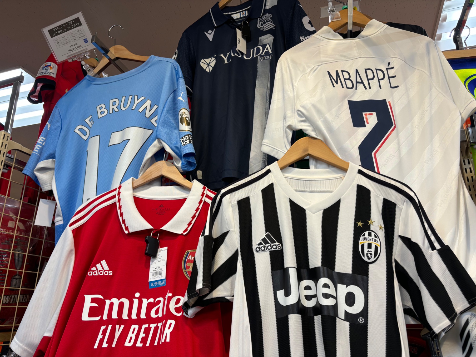 24-25シーズン欧州サッカー開幕！岩槻店在庫のユニフォームを4点ご紹介