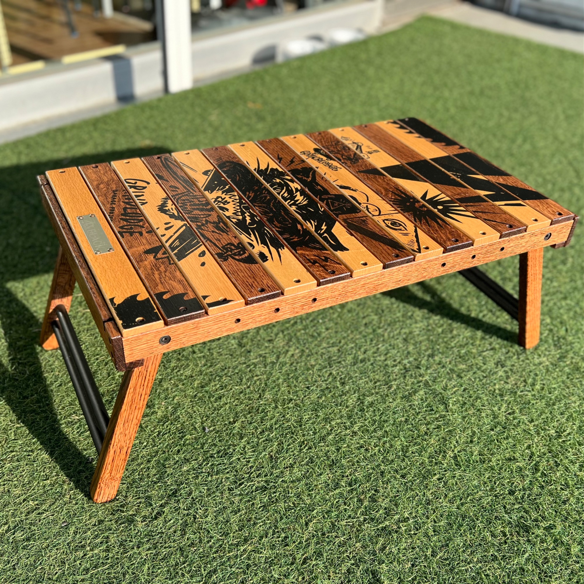 ブラックデザイン ハレテーブル入荷！グラインドロッヂの豪華生刷り