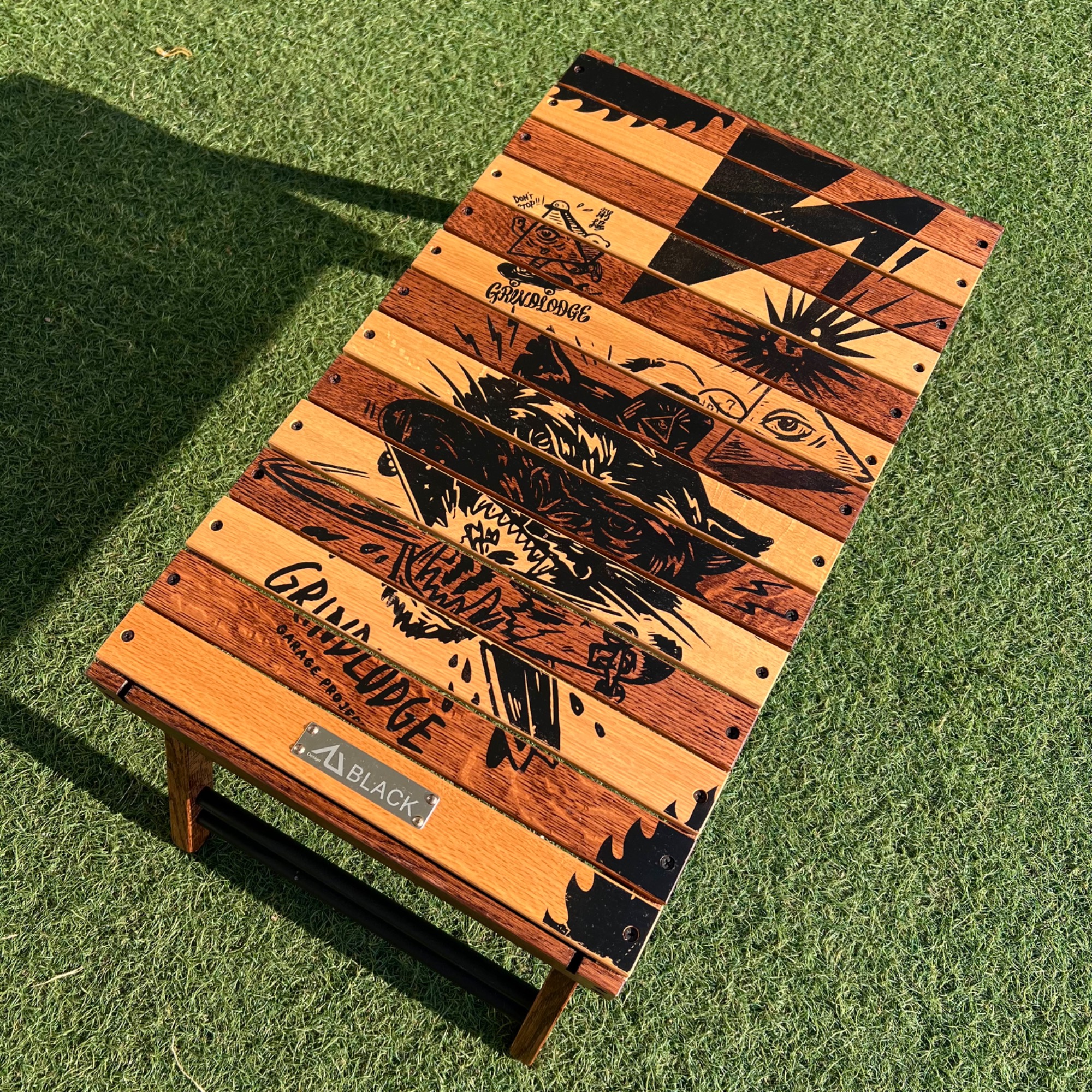 ブラックデザイン ハレテーブル入荷！グラインドロッヂの豪華生刷り