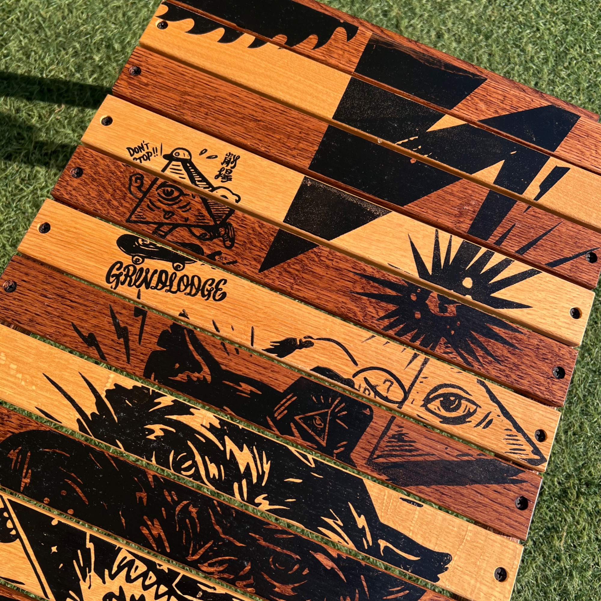 ブラックデザイン ハレテーブル入荷！グラインドロッヂの豪華生刷り