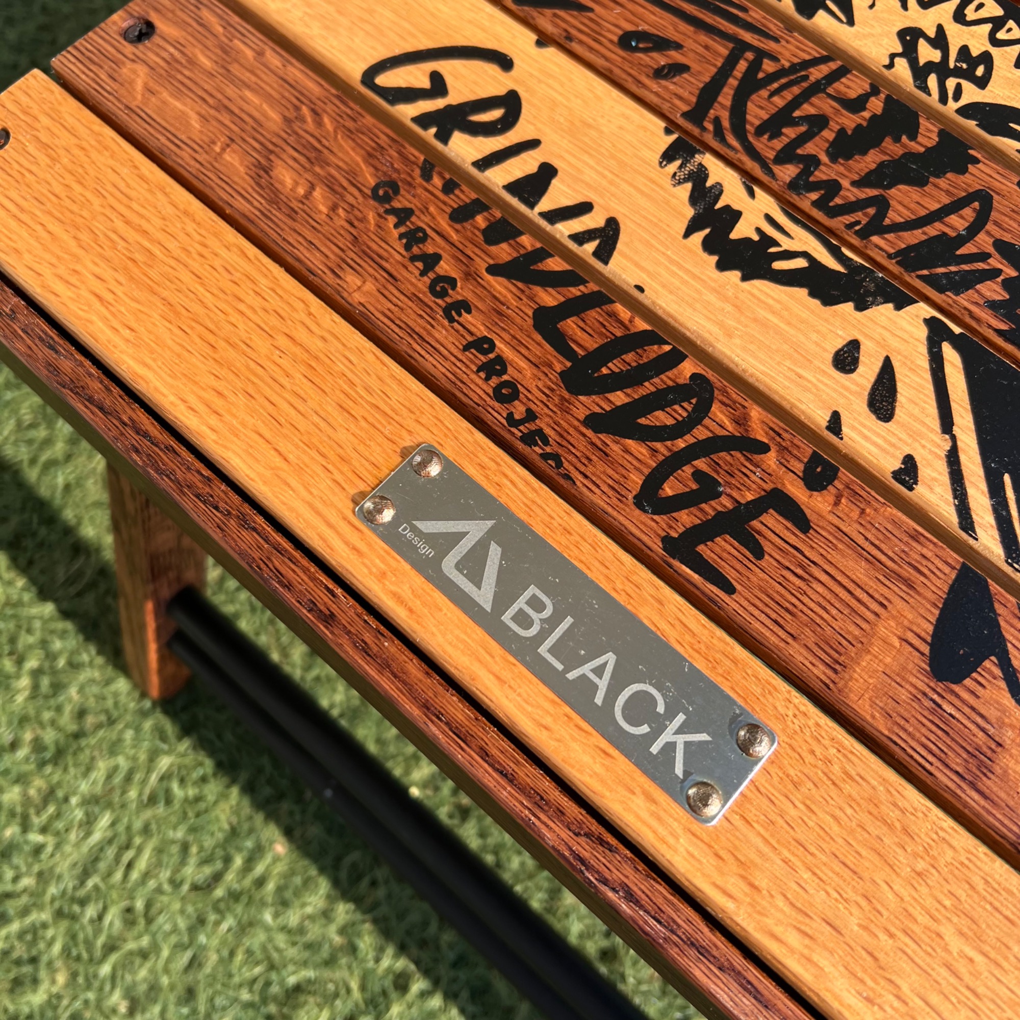 ブラックデザイン ハレテーブル入荷！グラインドロッヂの豪華生刷り