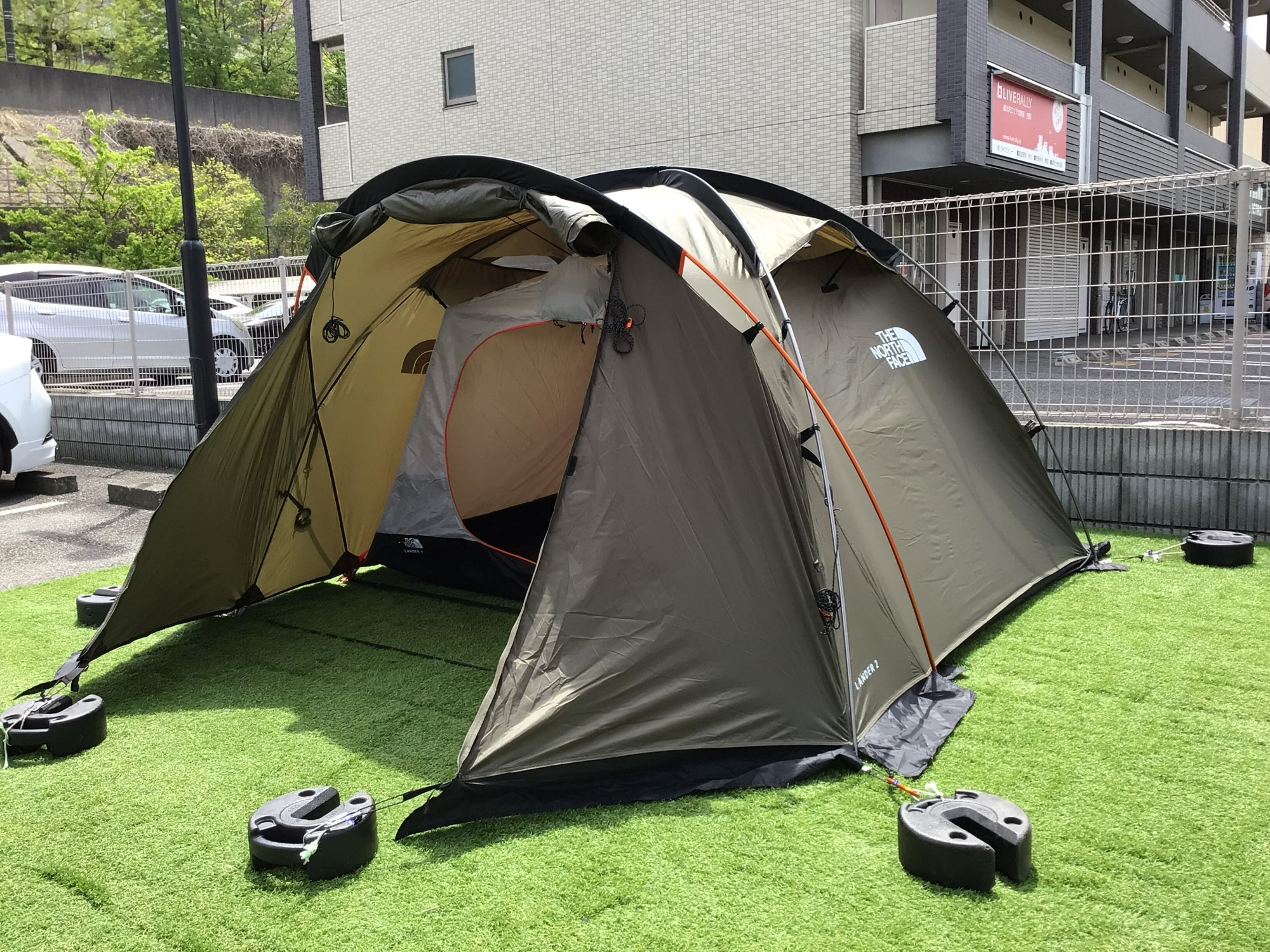 ツーリングキャンプにぴったり！通気性抜群のノースフェイスのランダー