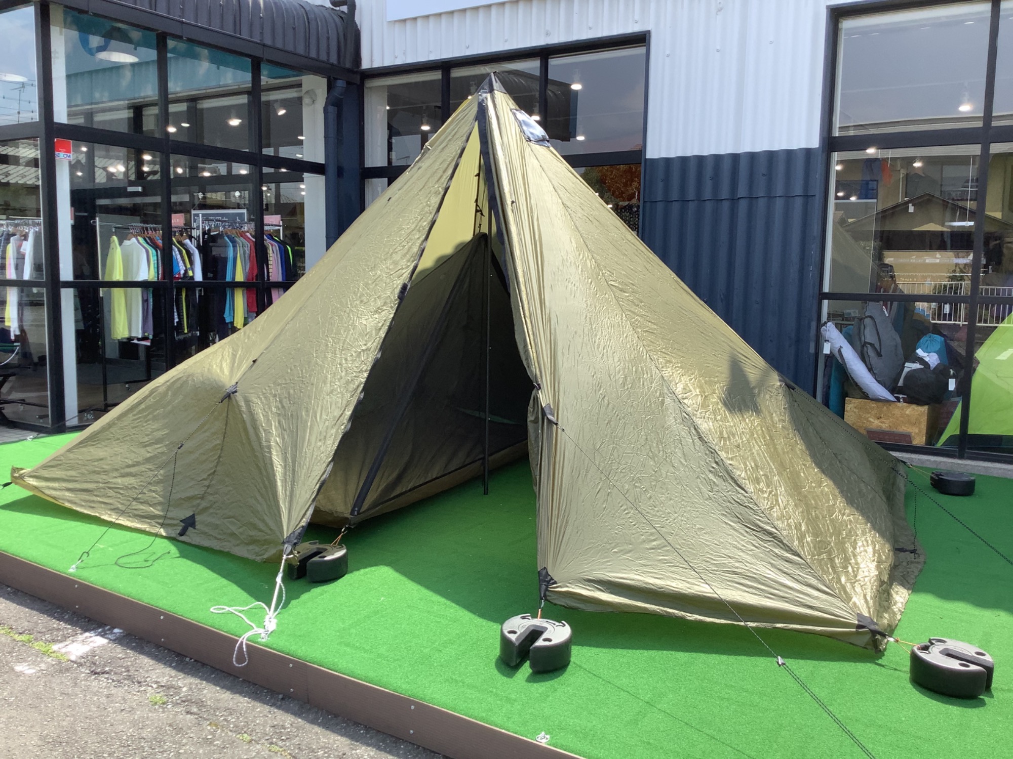 冒険家のこだわりと共に。シークアウトサイド レッドクリフが当店初