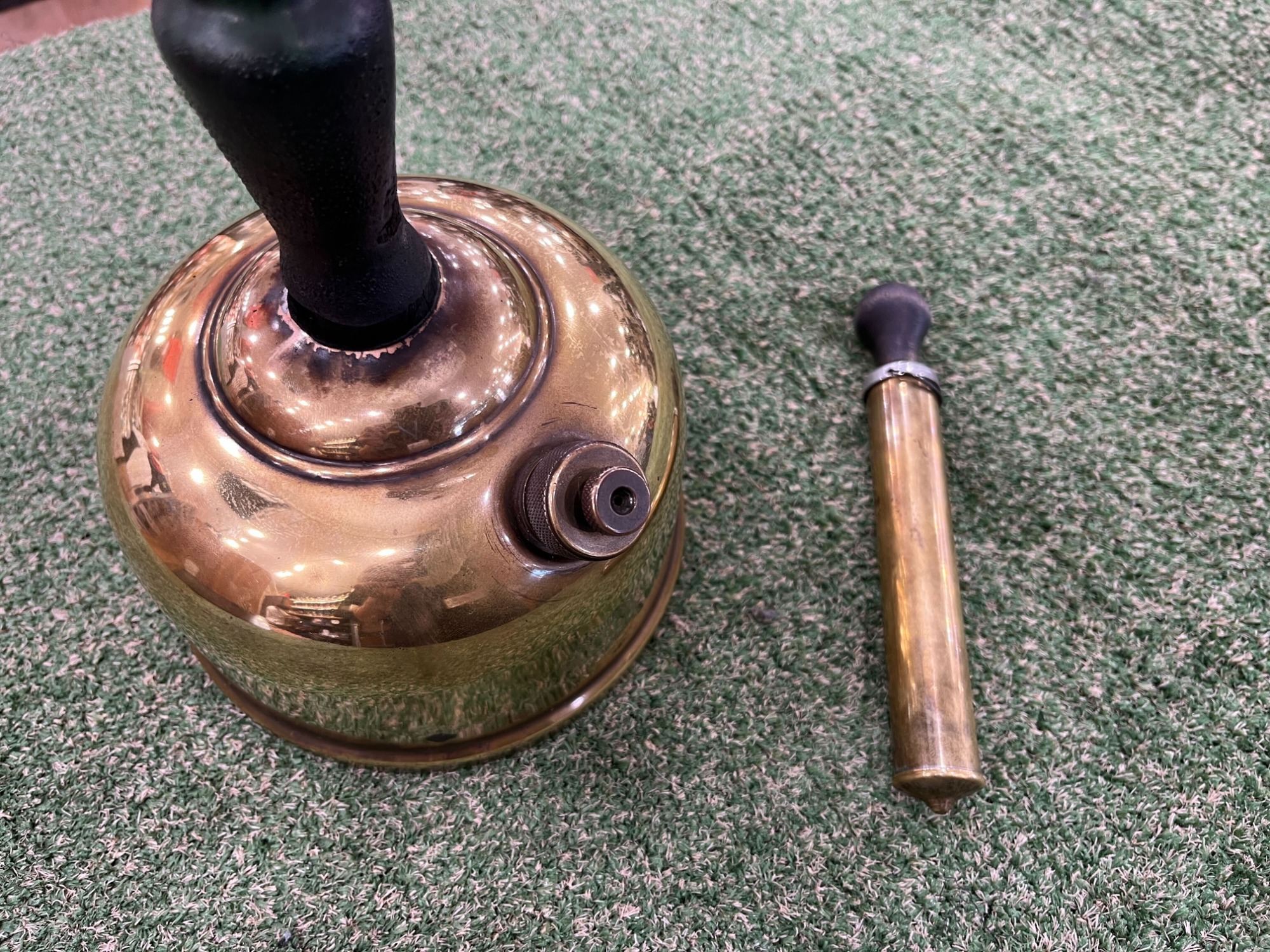 貴重なコールマンカナダ製1945年11月生産のテーブルランプが入荷