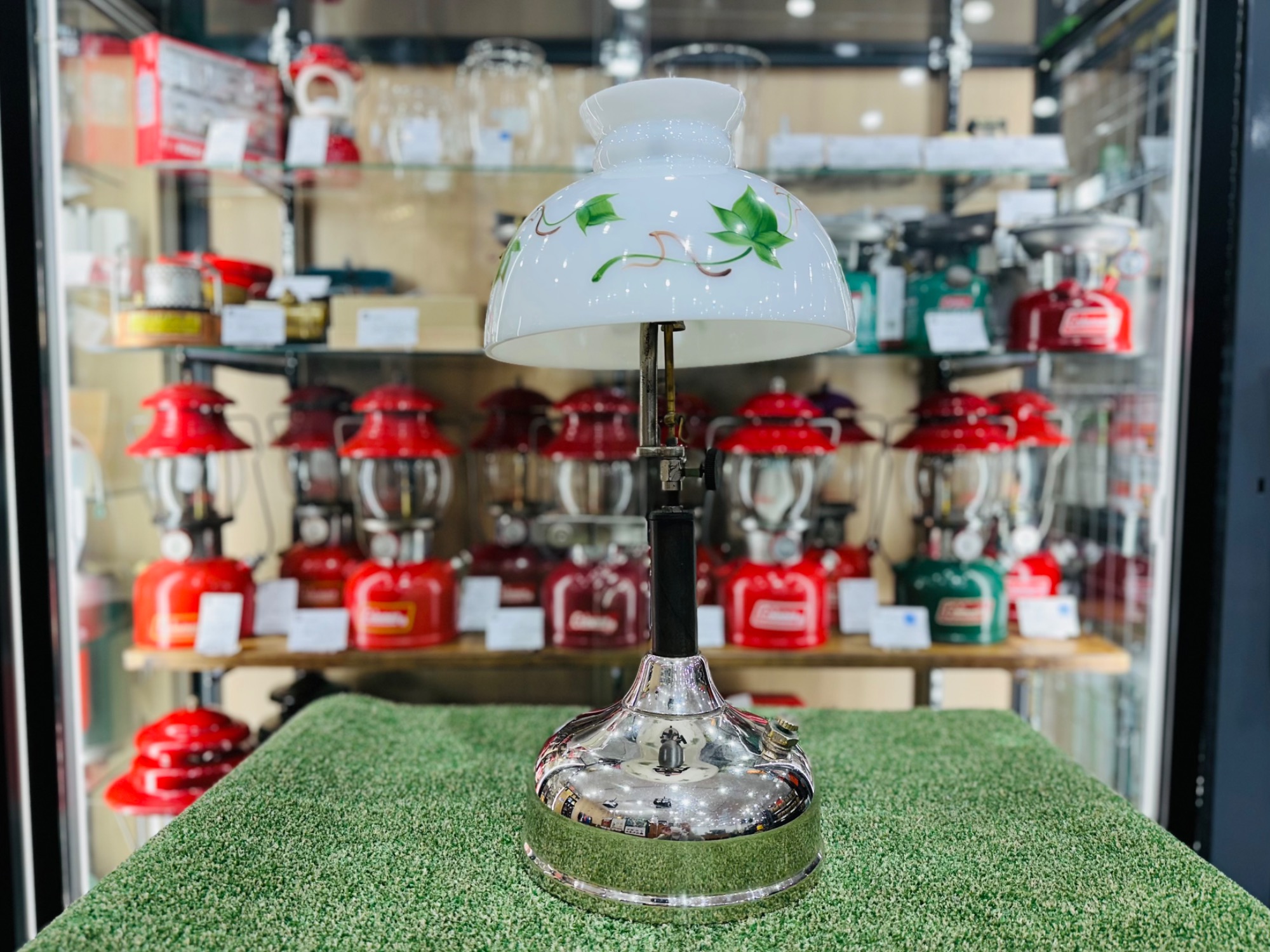 推定1919年製造！コールマンの歴史あるテーブルランプ「CQ」をご紹介