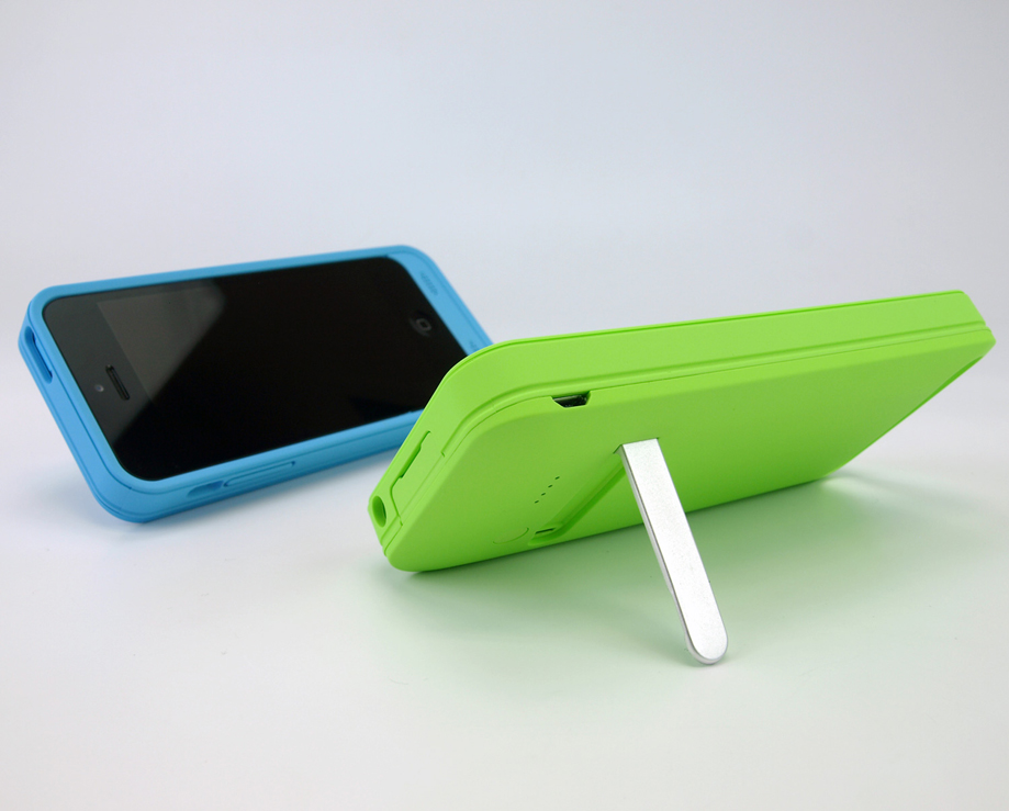 MFi認証取得！iPhone5cをフル充電可能、カラフルなバッテリーケース