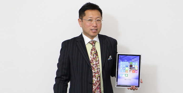 気鋭の新機種「レッツノートXZ6」を戸田覚がインプレッション - 日経