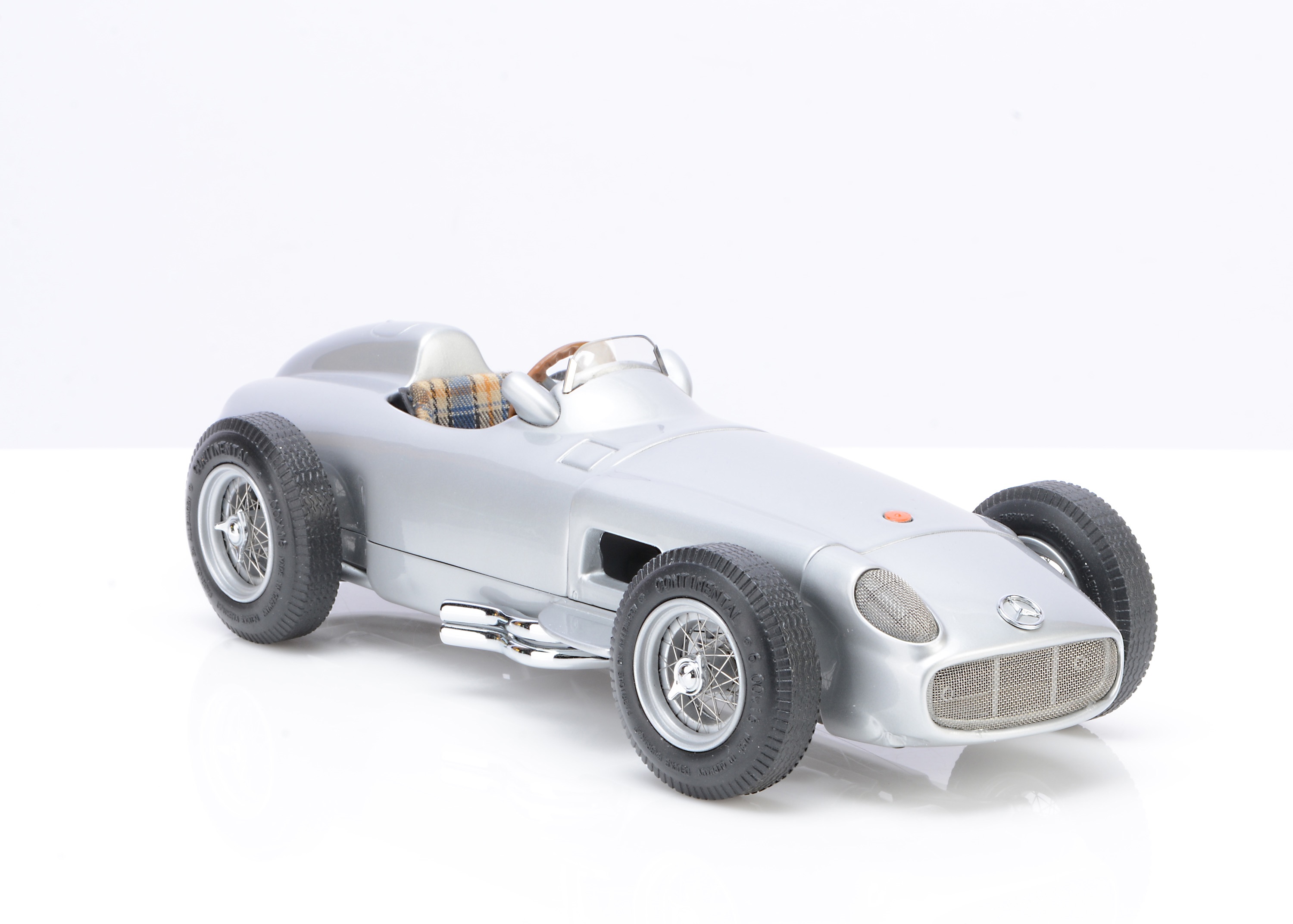 Lot 190 - A CMC 1:18 Scale Mercedes-Benz W196