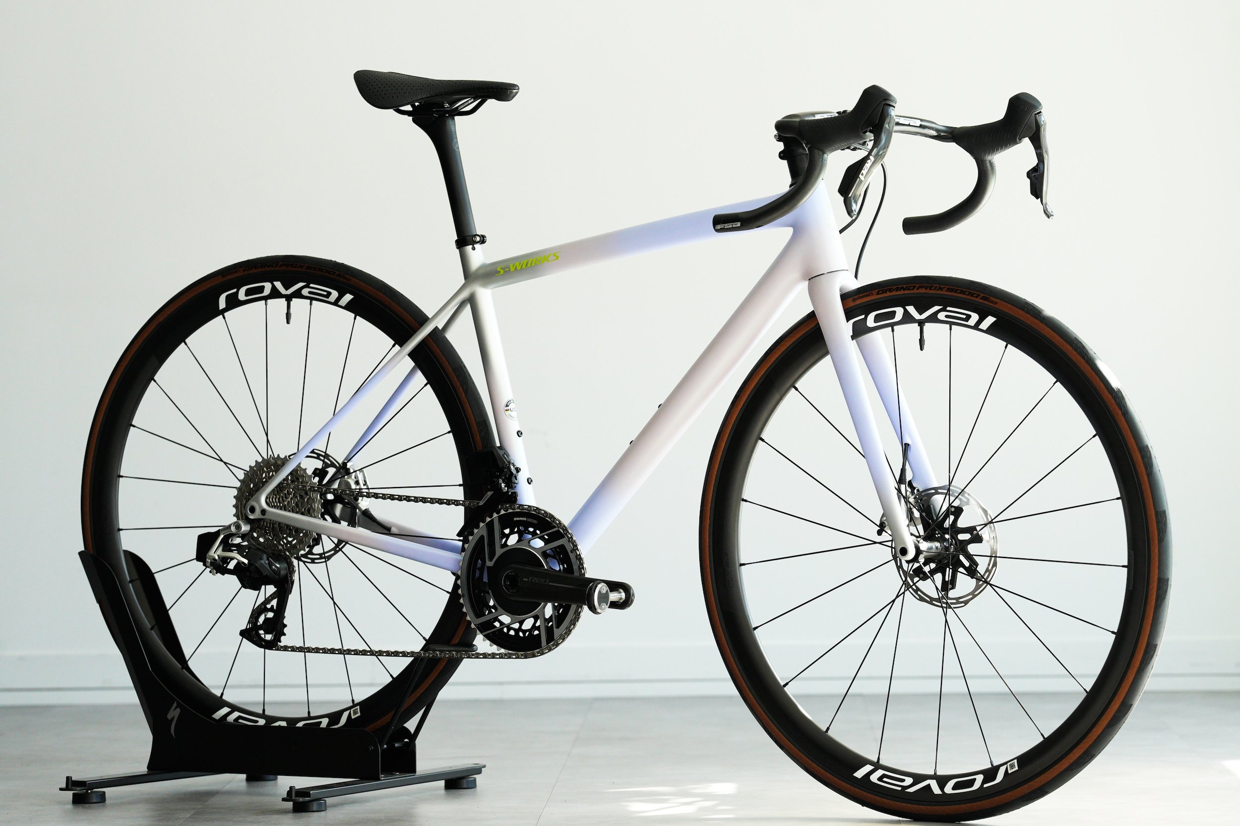 S-WORKS AETHOS FRAMESET×SRAM Red AXS E1！フレーム組みを承りました