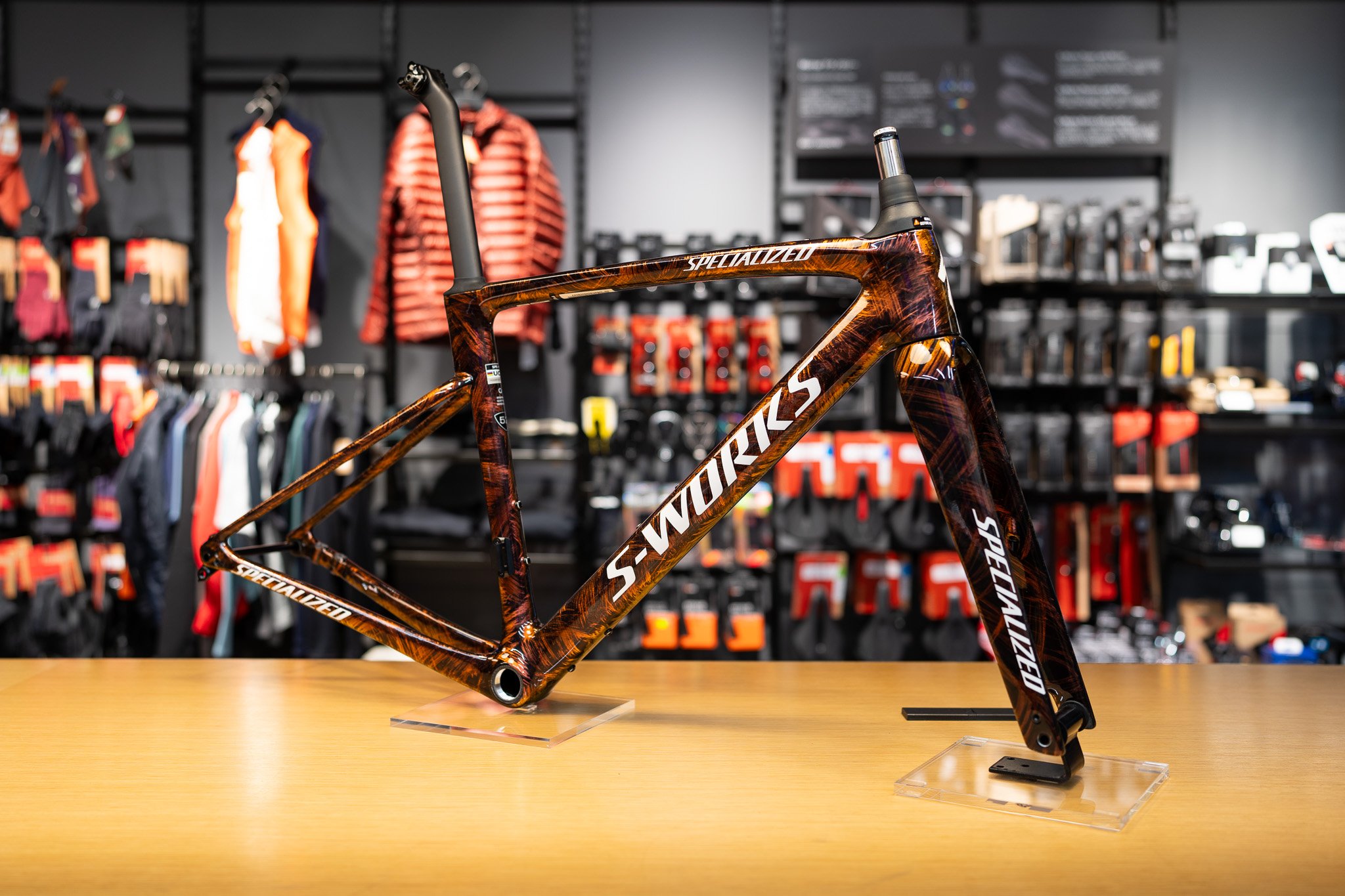 大人気2025年新色のS-Works Roubaix フレームセットをご紹介