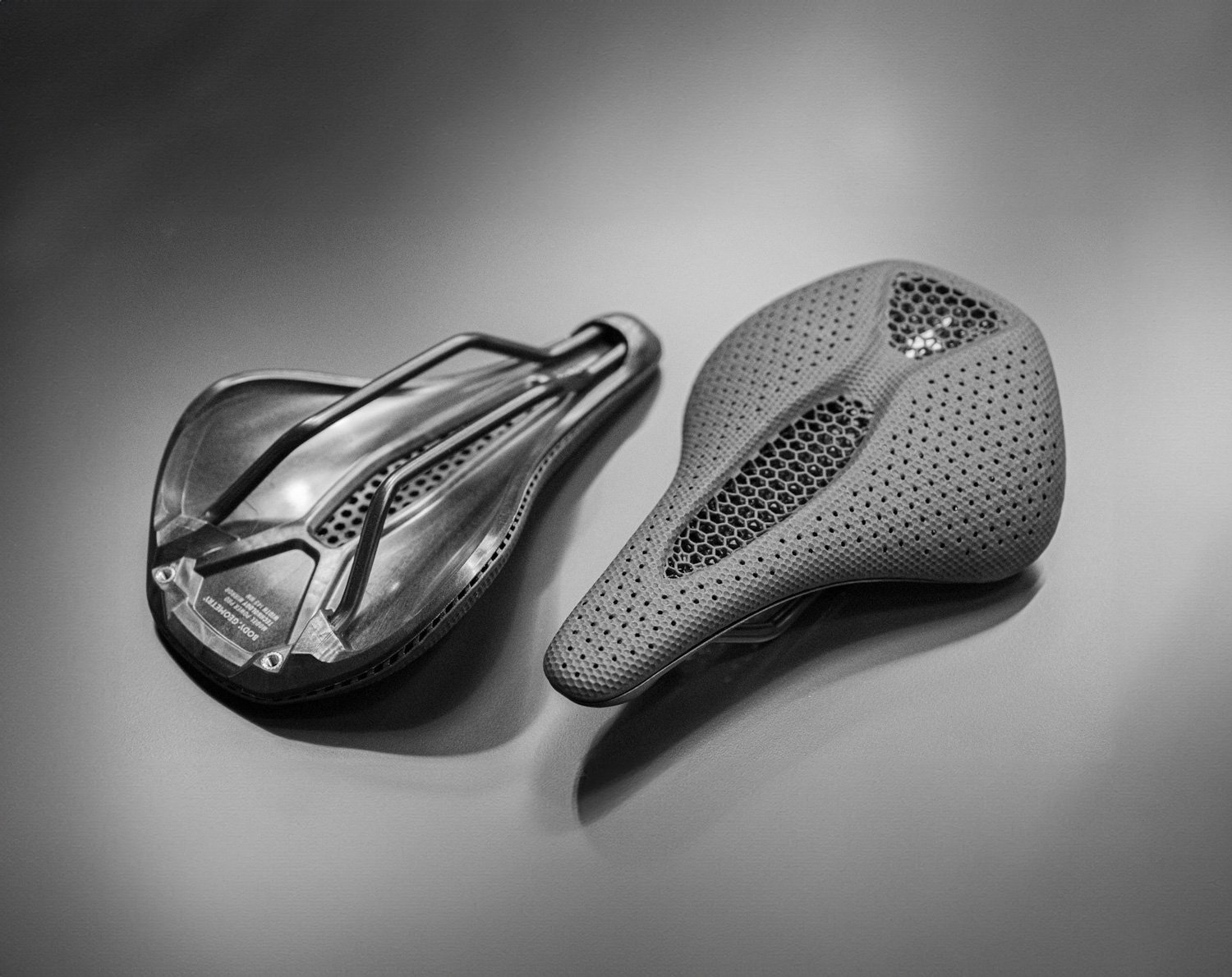 SPECIALIZED S-WORKS MIRRORサドル「ROMIN EVO」「POWER」どっちを選ぶ