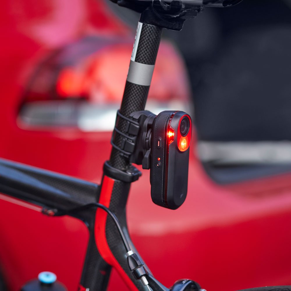 カメラとテールライトを搭載したリアビューレーダー Garmin Varia