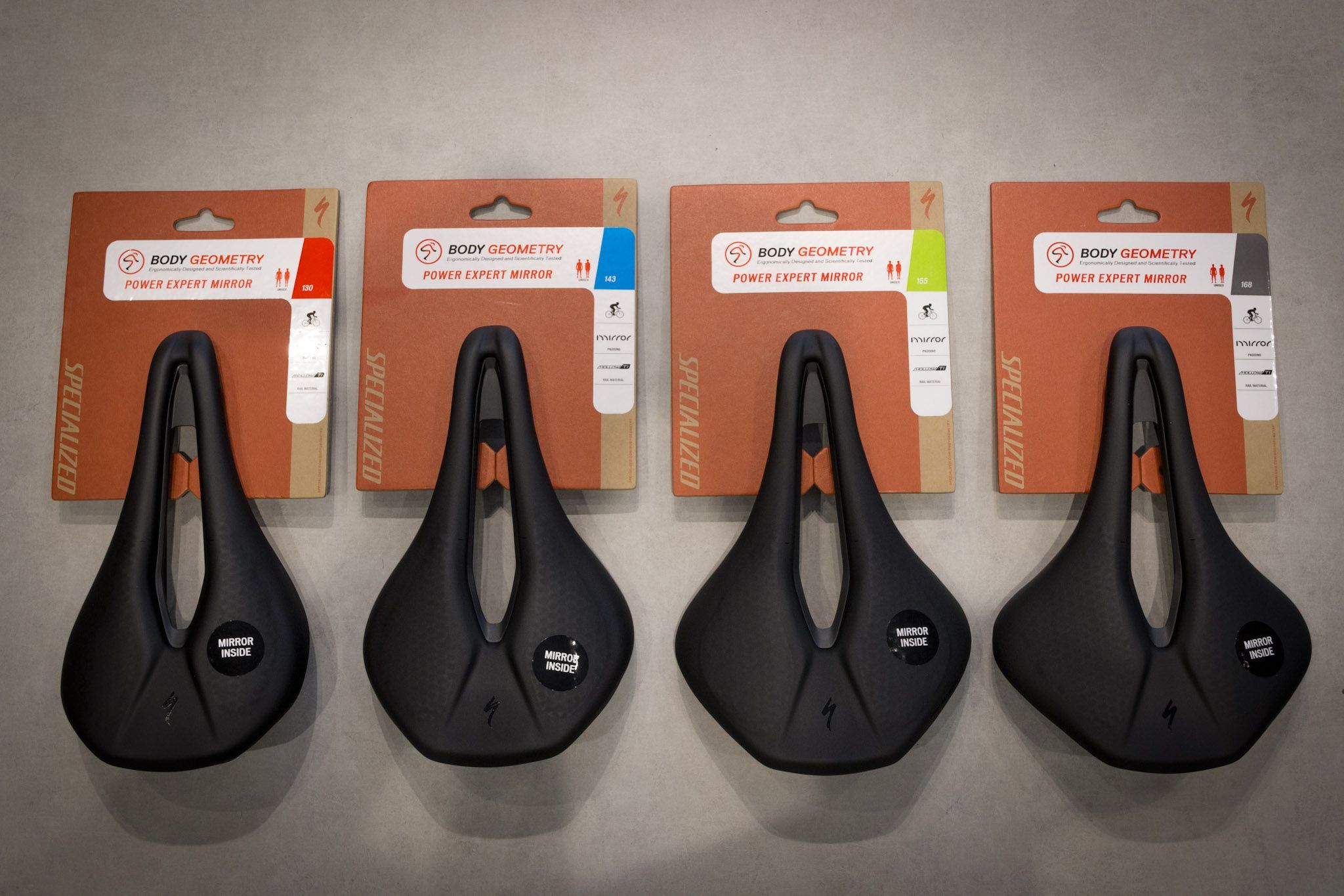 3Dプリンターを使用したPower Expert with Mirrorサドルが人気です