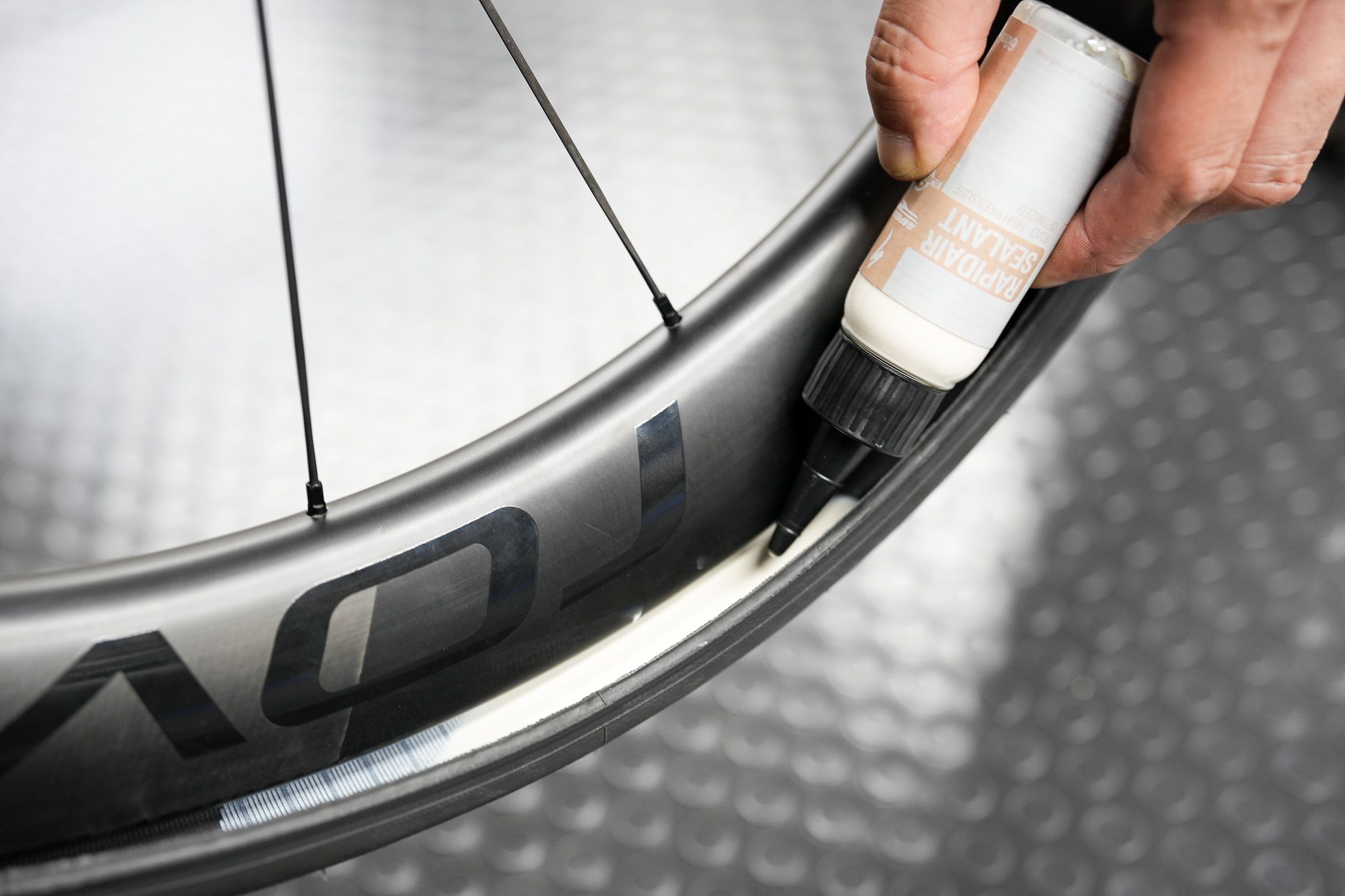 チューブレスレディタイヤS-WORKS TURBO RAPIDAIR 2BLISS READY 入荷