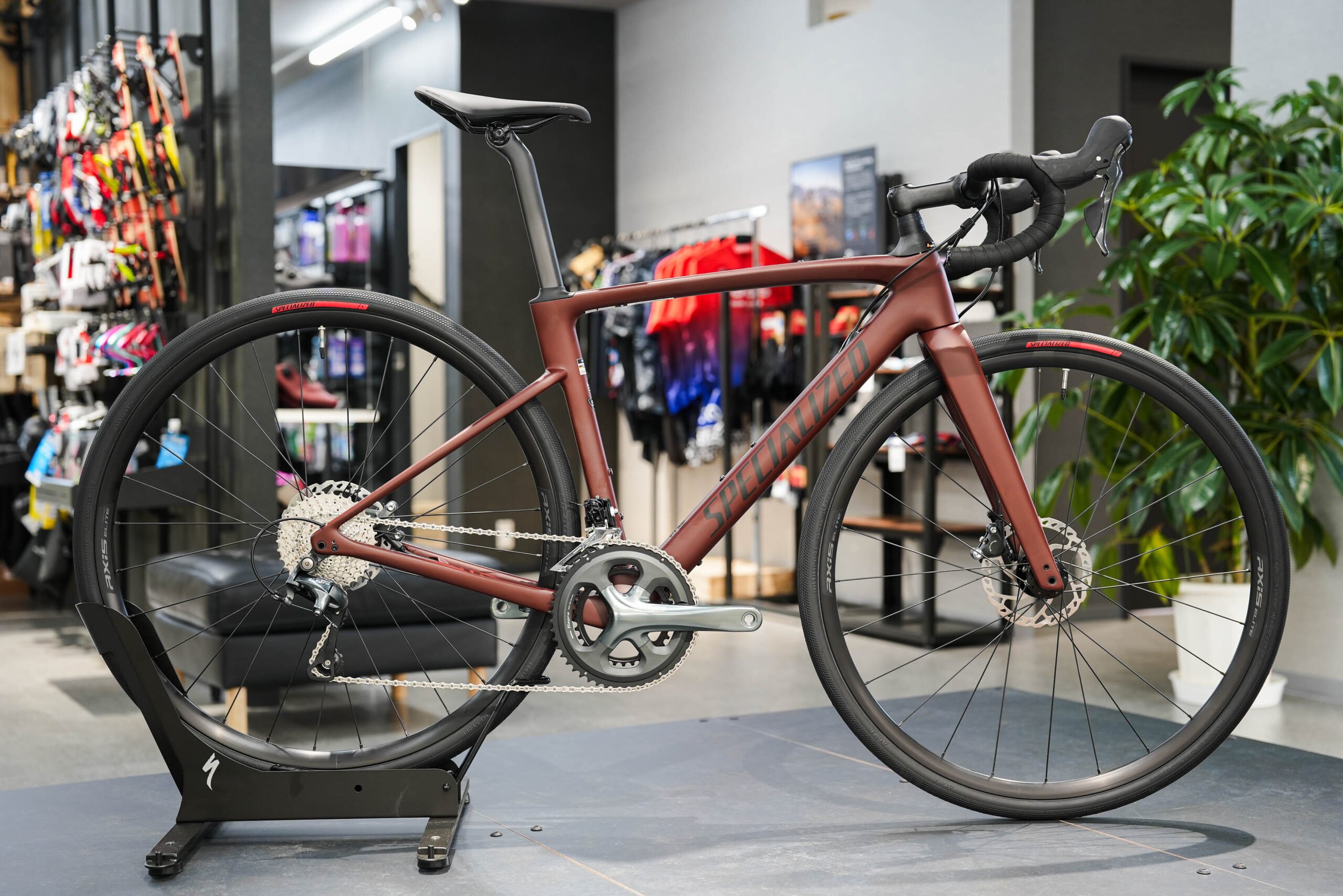 注目のフルカーボンロードバイク 2024年モデルROUBAIX SL8が入荷