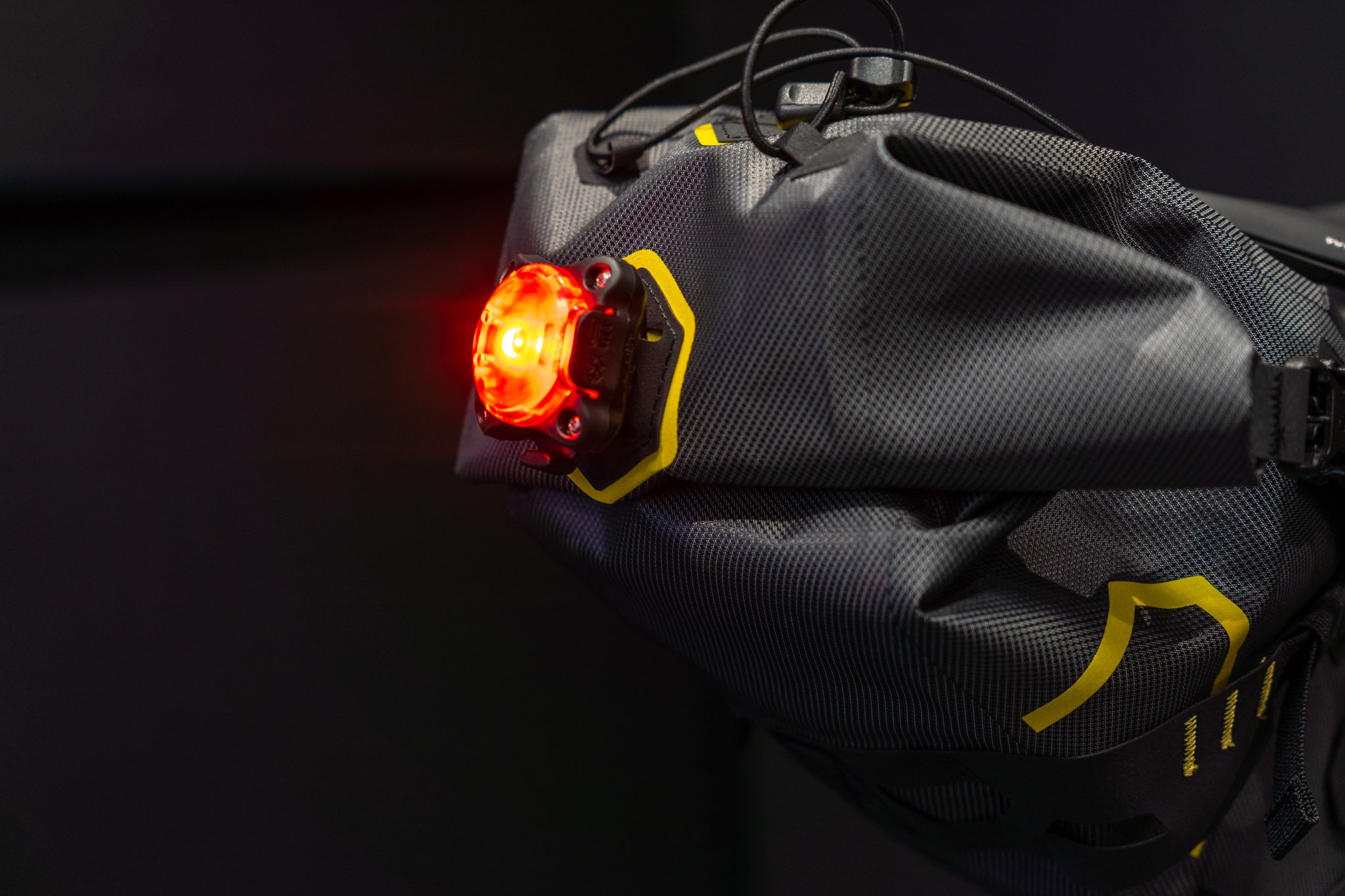 大きなサドルパックに夢を詰め込みどこまでも（Apidura エクスペ