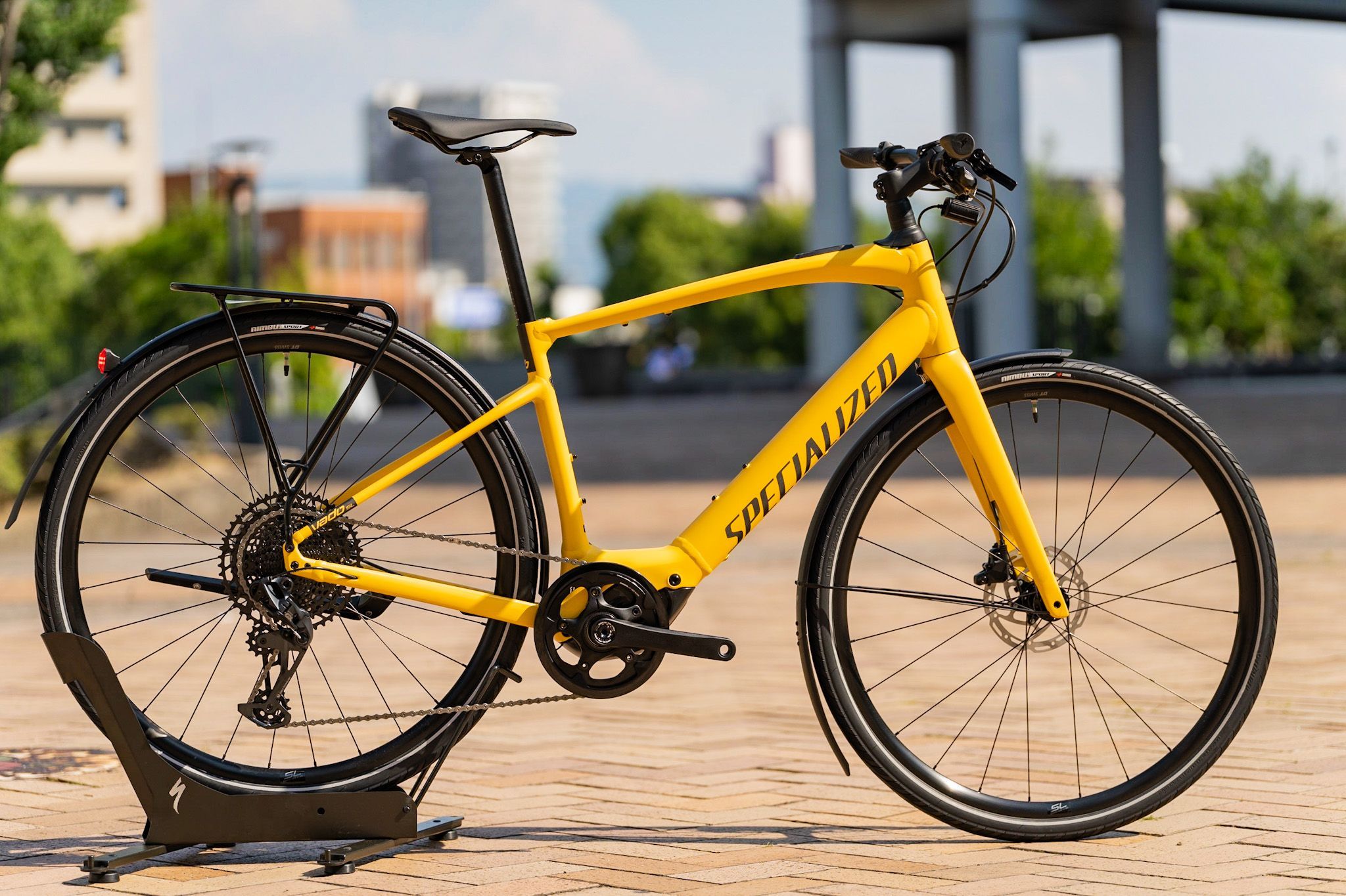 急な坂道もラクラク！超軽量e-Bike Turbo VADO SL | スペシャライズド