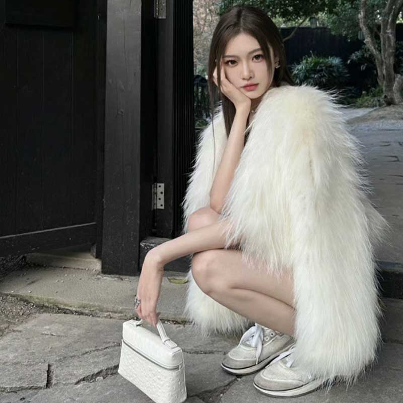 ショート丈ファージャケット（白）秋/冬 圧倒的な華やかさ