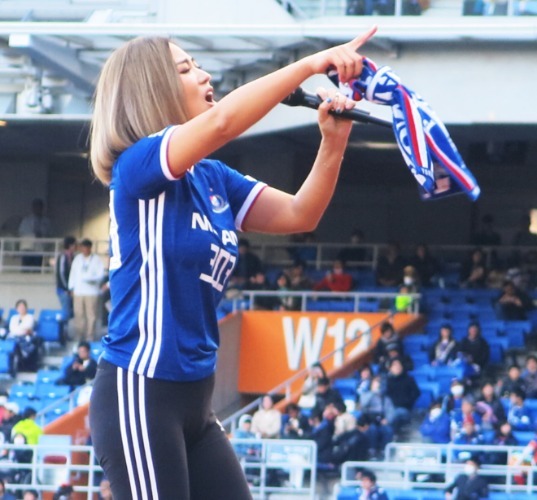 横浜F・マリノスの最終戦でMINMIがハーフタイムライブに登場！ | SPICE