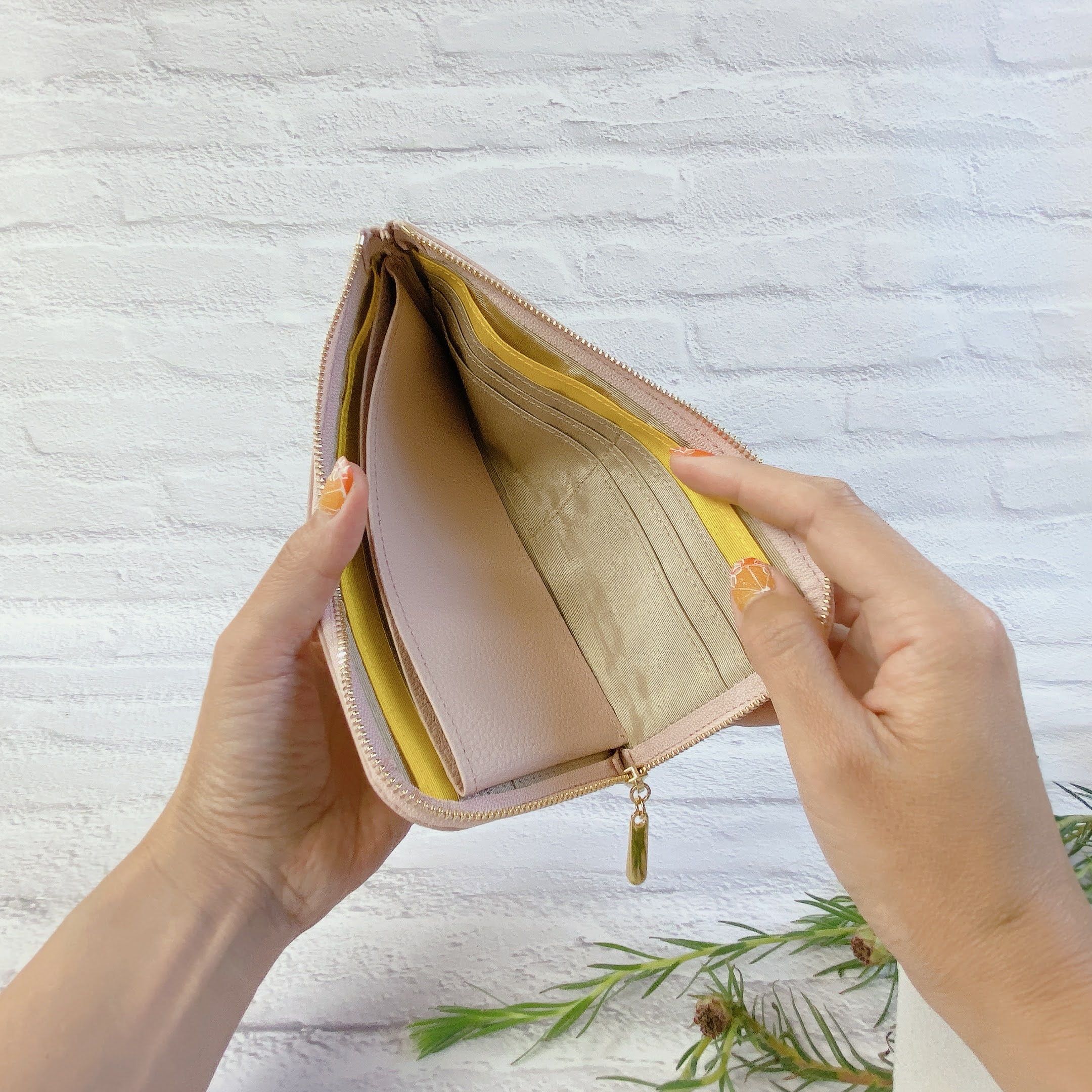 薄くて軽くて大容量なL字長財布 14枚カードポケット 牛革シュリンク