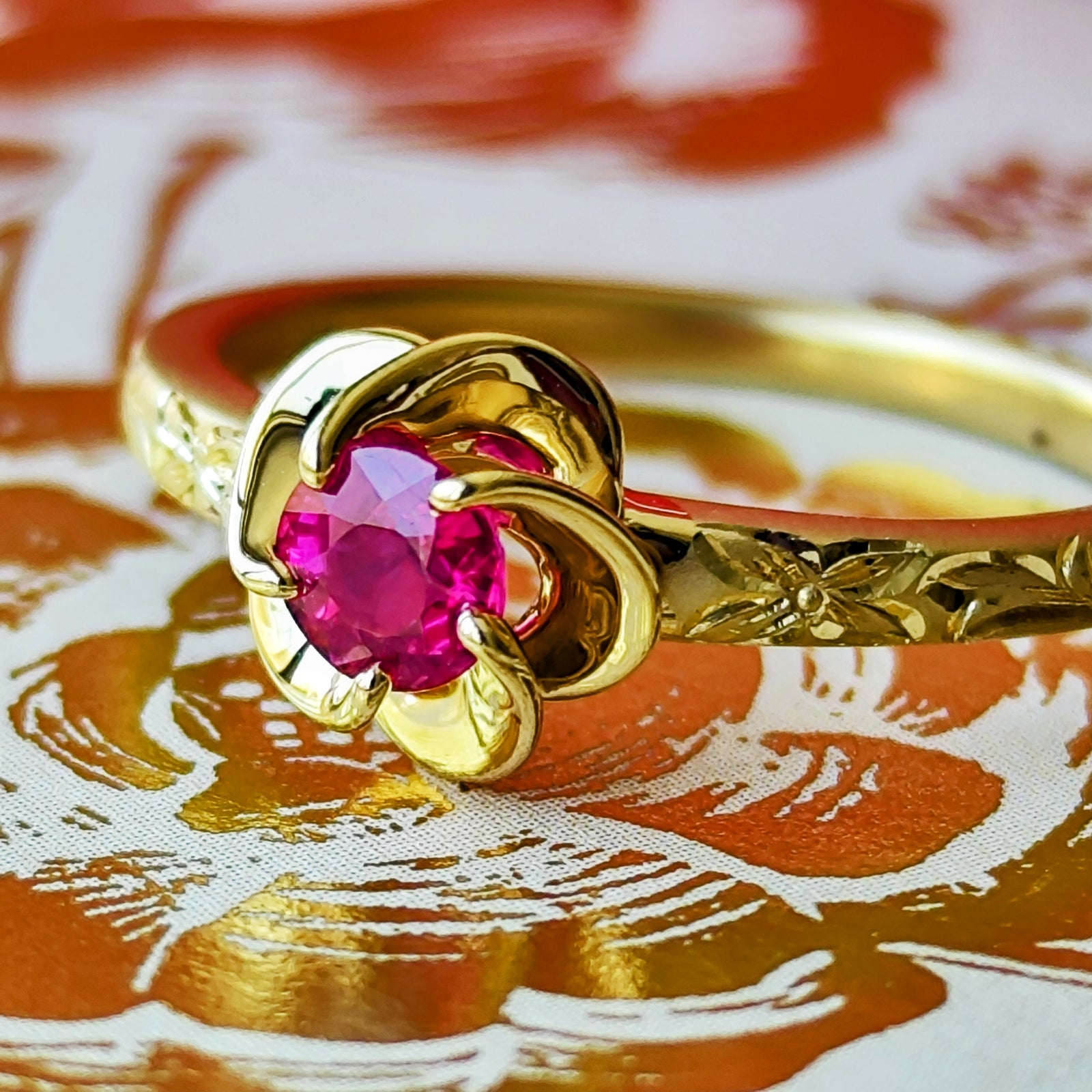 復刻 捻り梅】天然ルビー お花の彫り 18金リング – Mico宝飾店
