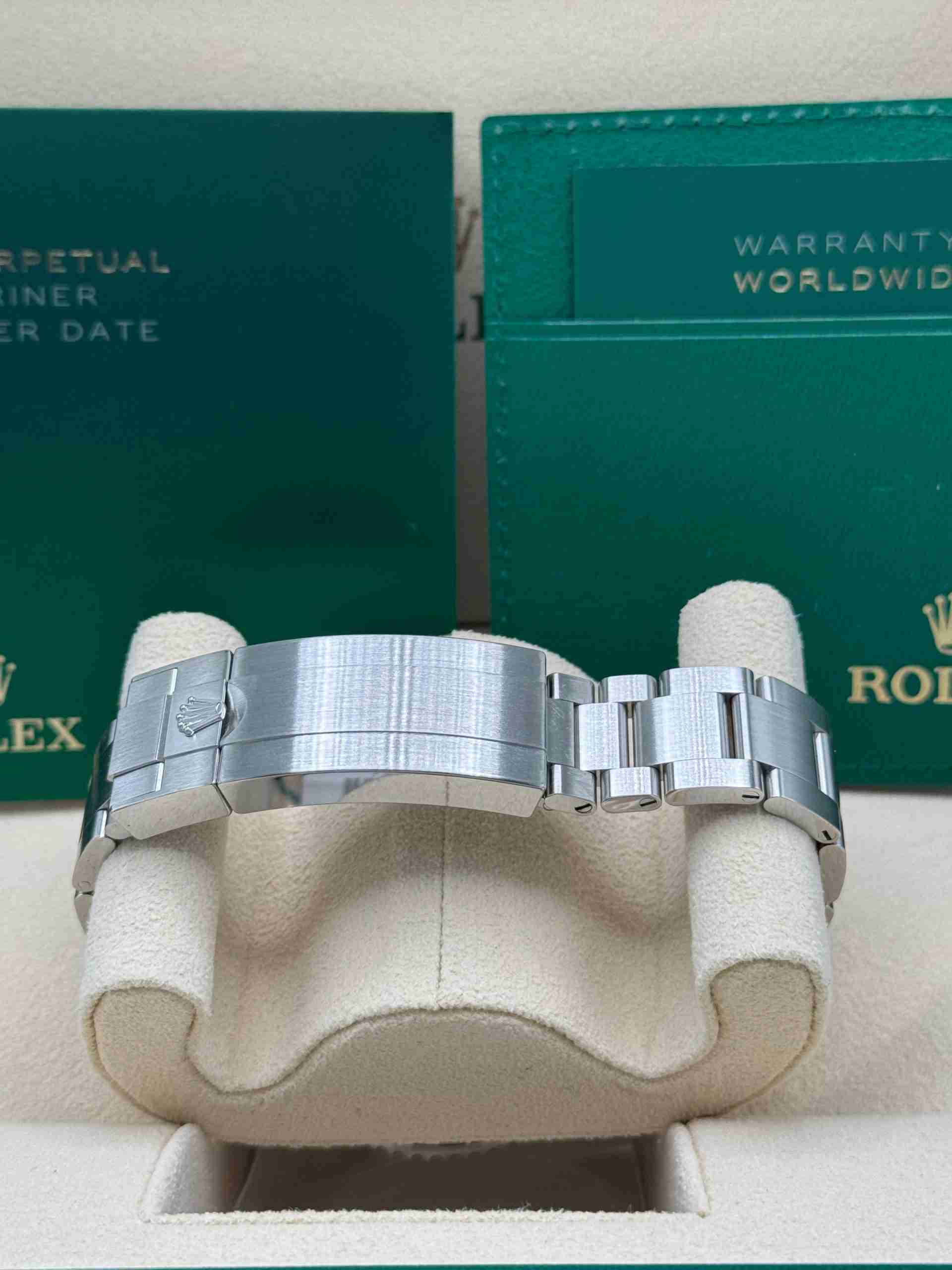 Rolex Submariner Date Dlack Dial 41mm 126610LN - Swiss Gallery