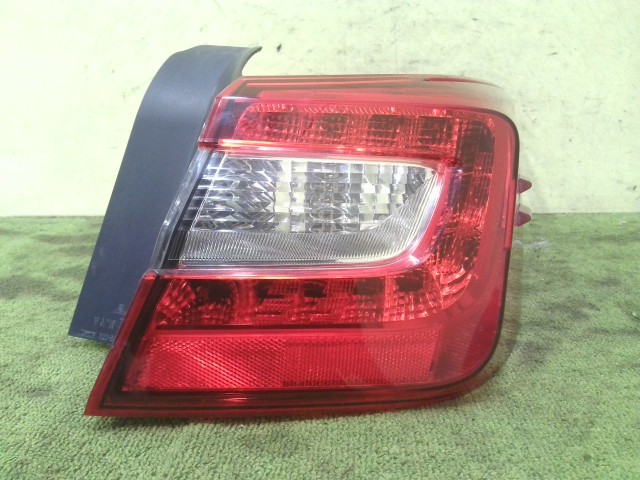 右テールランプ 84912AL090 BN9 レガシィ 対応 高品質中古パーツ