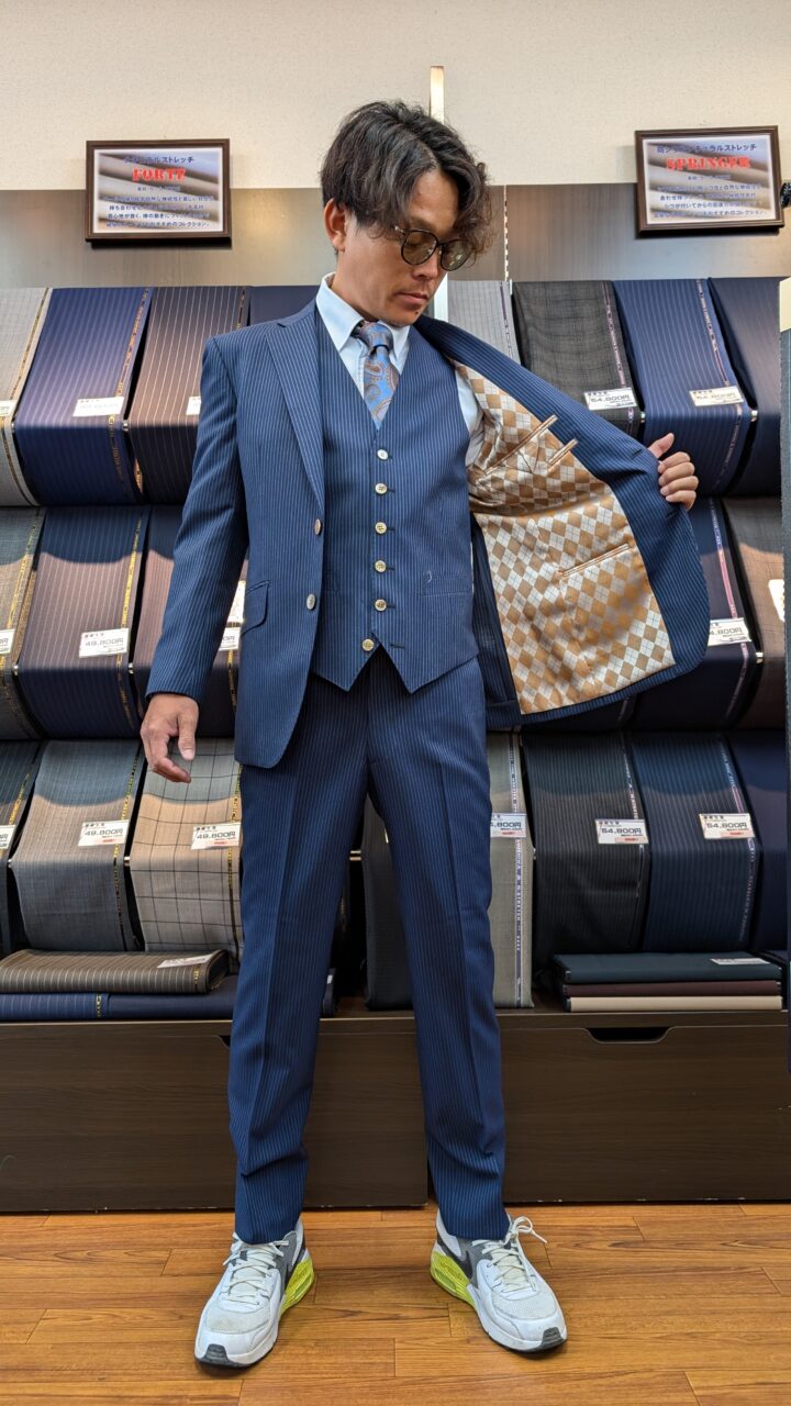 スタイリッシュでかっこいい！ネイビーストライプスーツ-仙台西多賀店