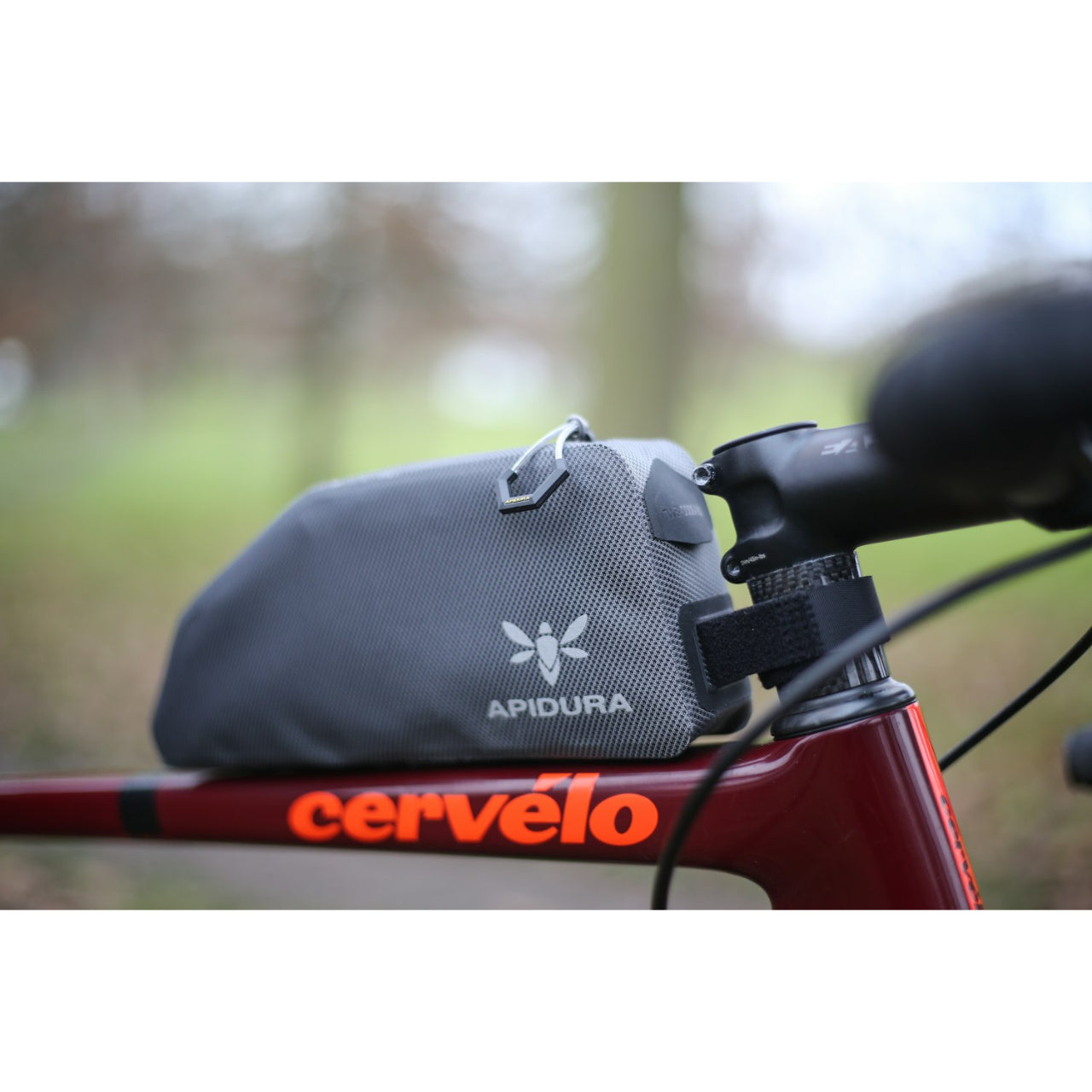 APIDURA / レーシング・トップチューブパック・ボルトオン（1L