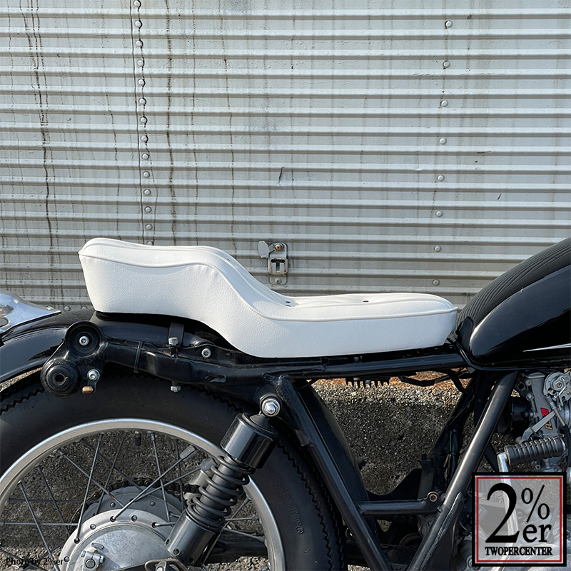 オールドスクールバケットダブルシート ホワイト SR400/500 / 2％er