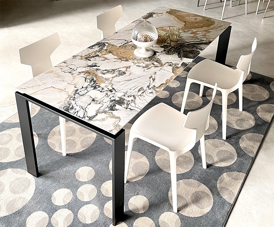 ブランド別家具・照明ブランドKartell | カルテルテーブル | トーヨー