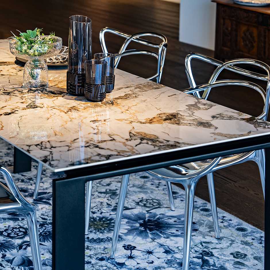 日常をドレスアップするKartellセラミックテーブル｜ 賢いテーブルの