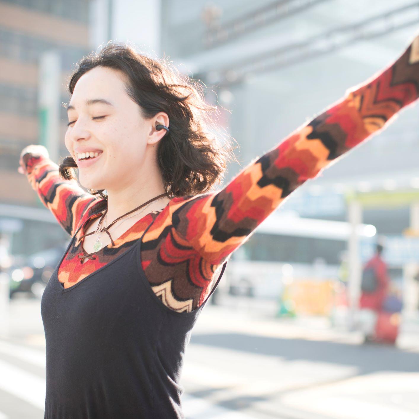 ambie(アンビー) ワイヤレスイヤホン sound earcuffs(サウンドイヤカフ