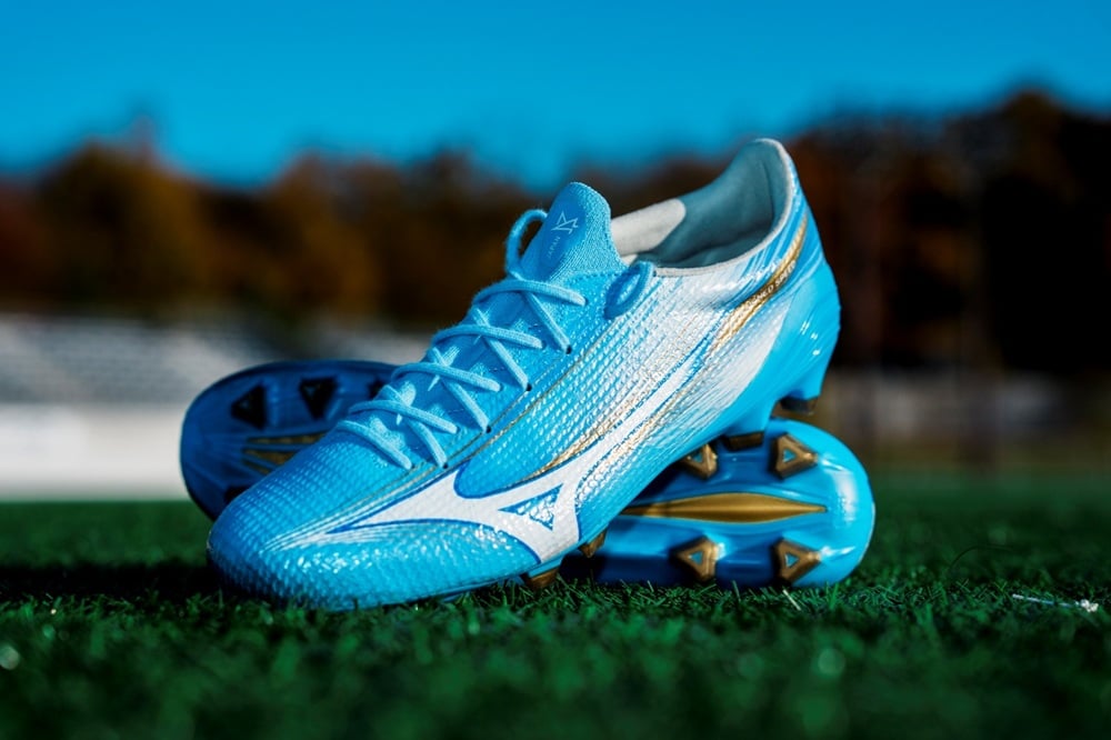 このフィットが、スピードを変える。第3世代『MIZUNO α III (ミズノ