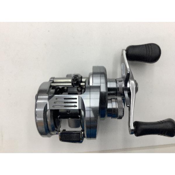 中古品】 シマノ 19 カルカッタコンクエスト DC 200: 中古