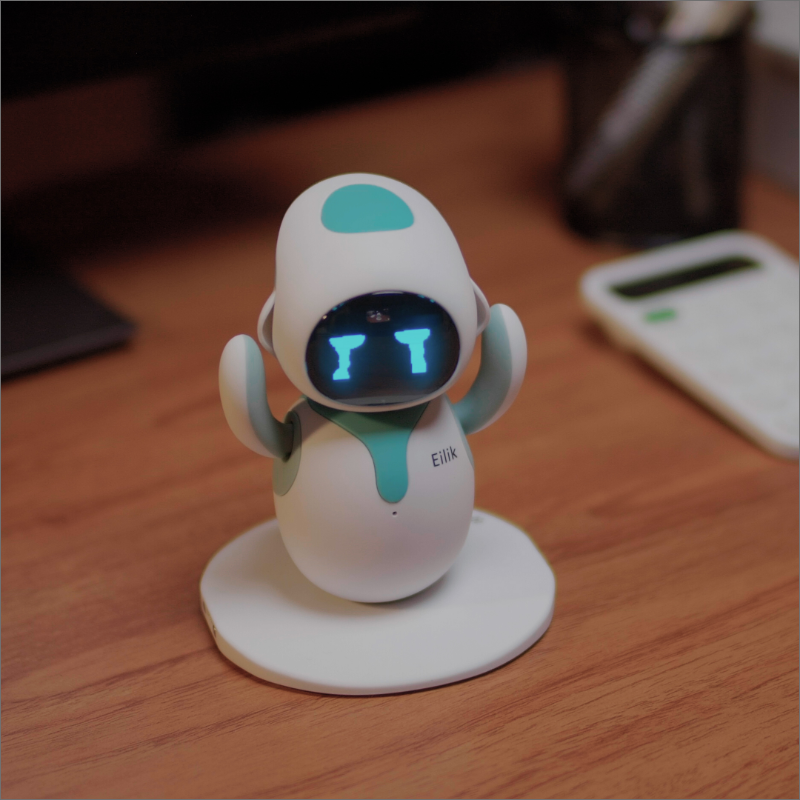 Eilik – Your Playful Desktop Robot Companion with a Big