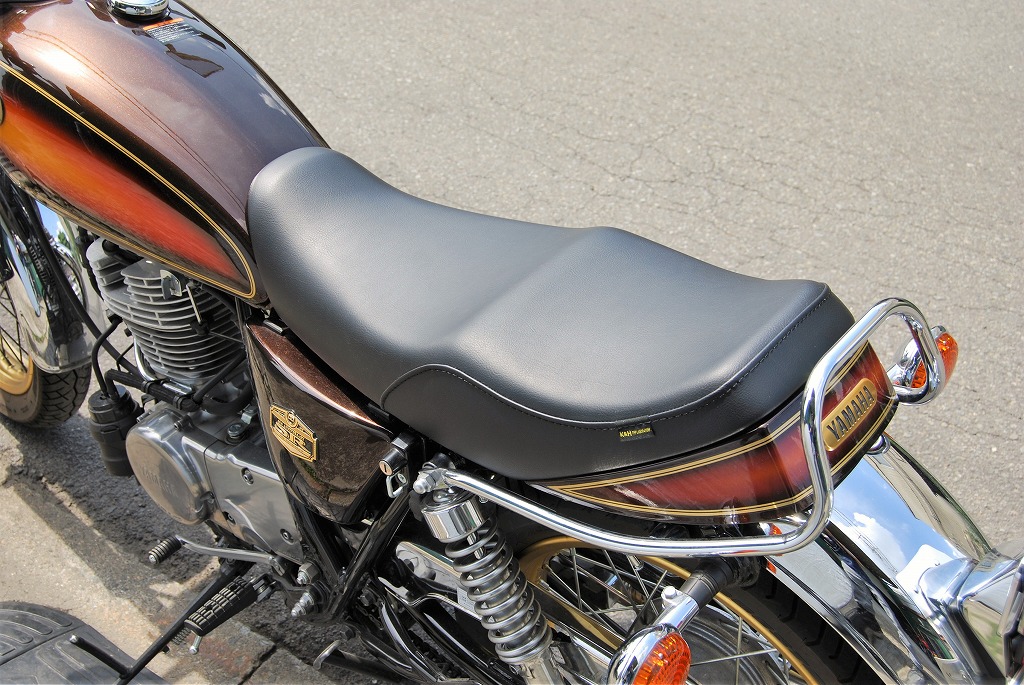 純正カウル対応 段付きシート B ステッチ SR400｜K＆H