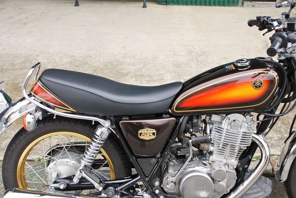 純正カウル対応 ローシート A ステッチ SR400｜K＆H
