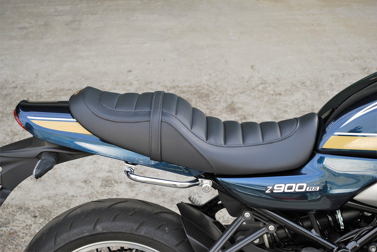 25 Z900RS 段付きシート Bタックロール2 （中抜きタック）｜K＆H