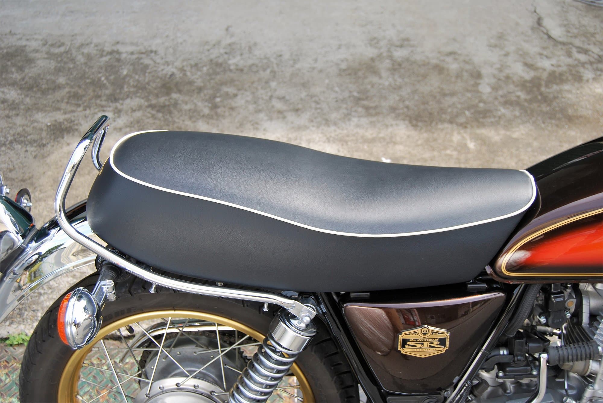 フラットテール ダブルシート Aパイピング SR400｜K＆H