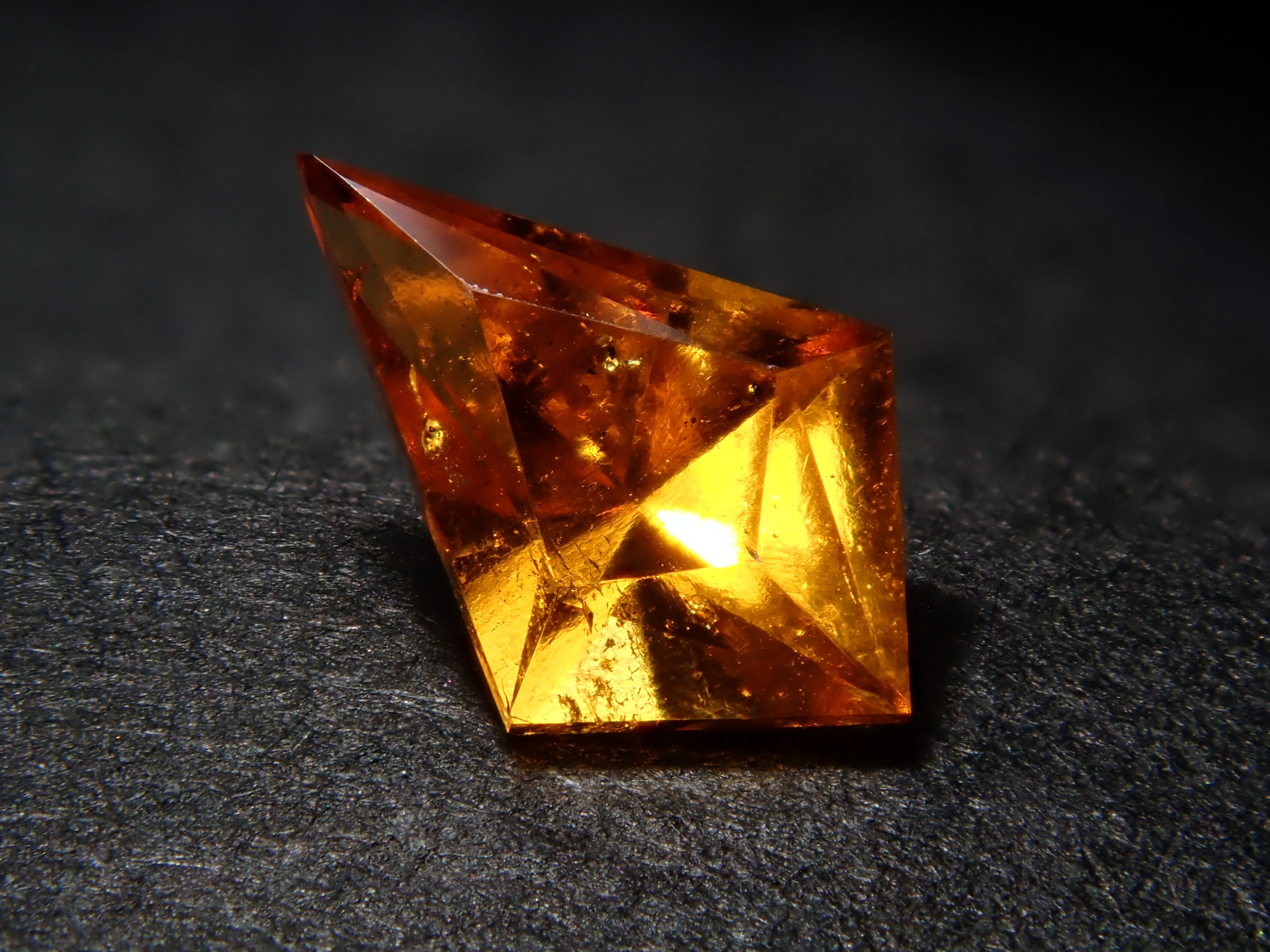 マンダリンガーネット 結晶 原石 鉱物標本 タンザニアLoliondo産 宝石