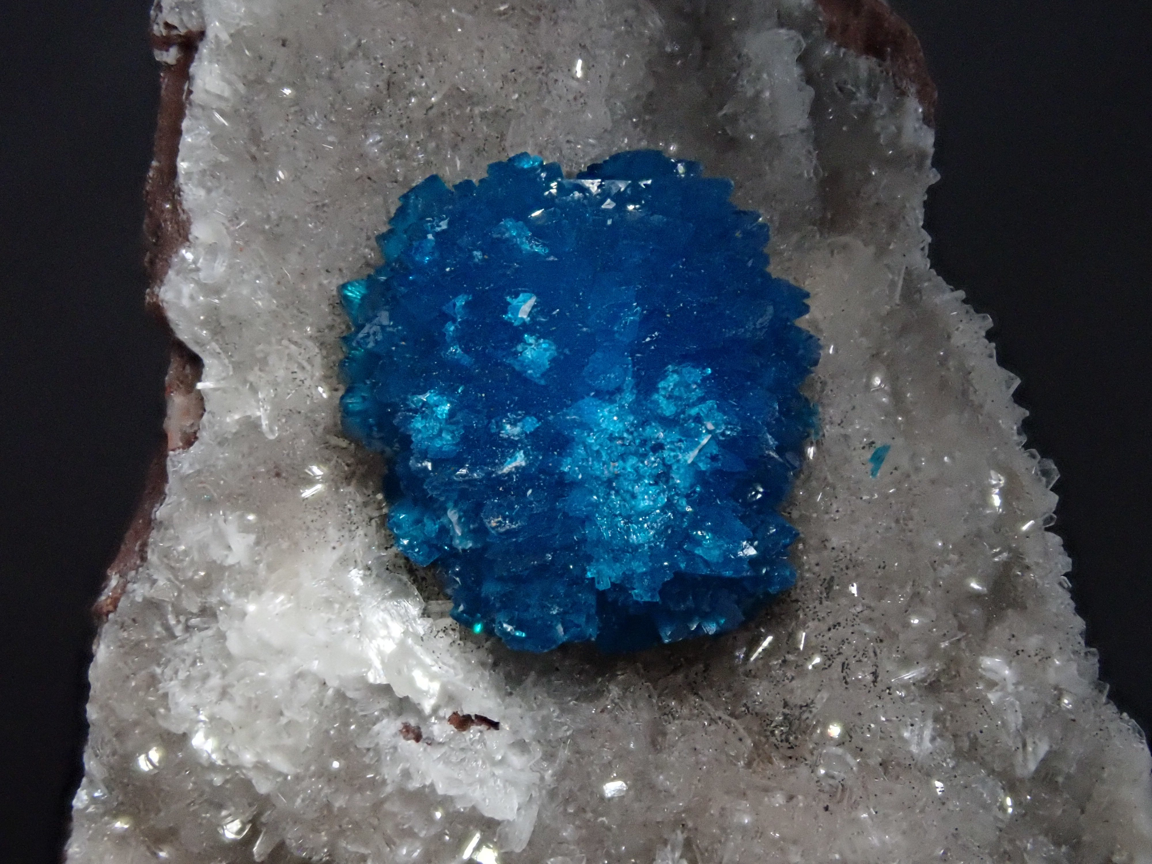 カバンサイト 663.500ct原石