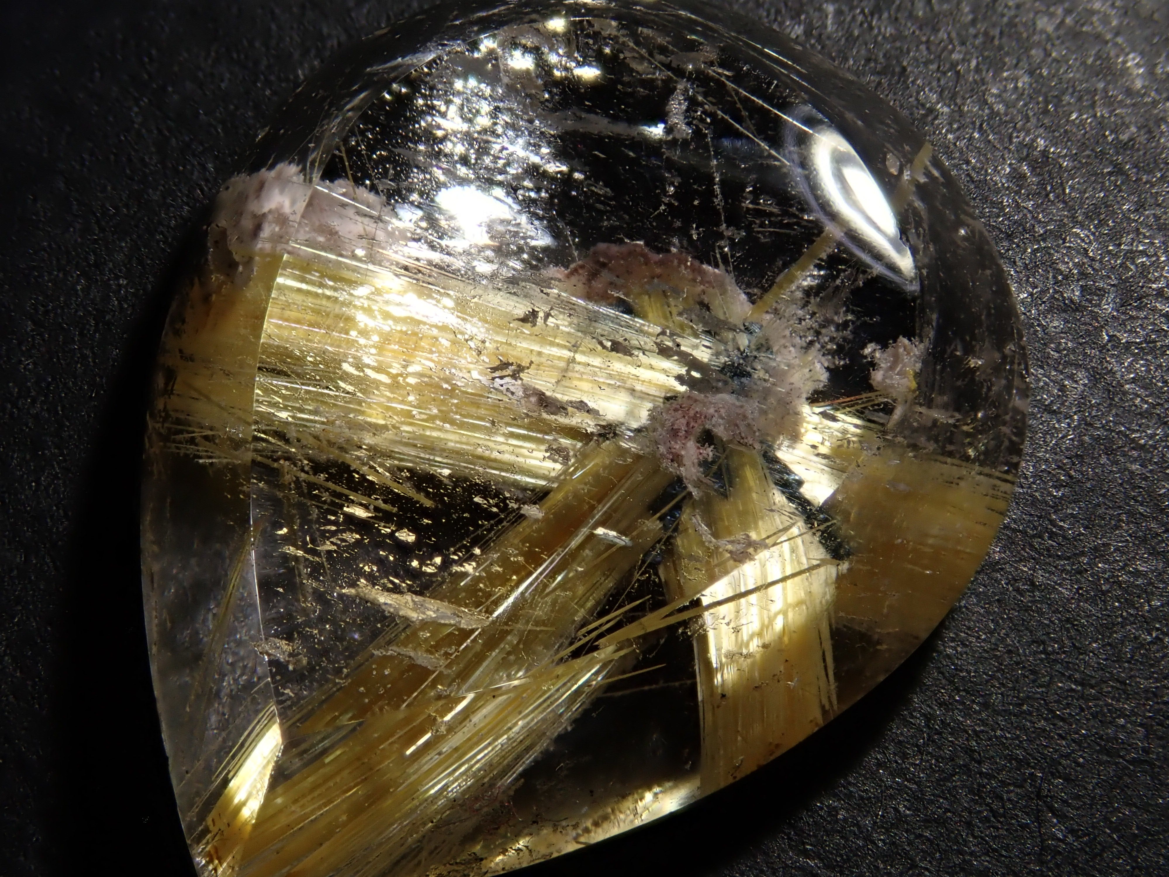 ルチルクォーツ（ルチルレイテッドクォーツ）9.721ctルース（太陽