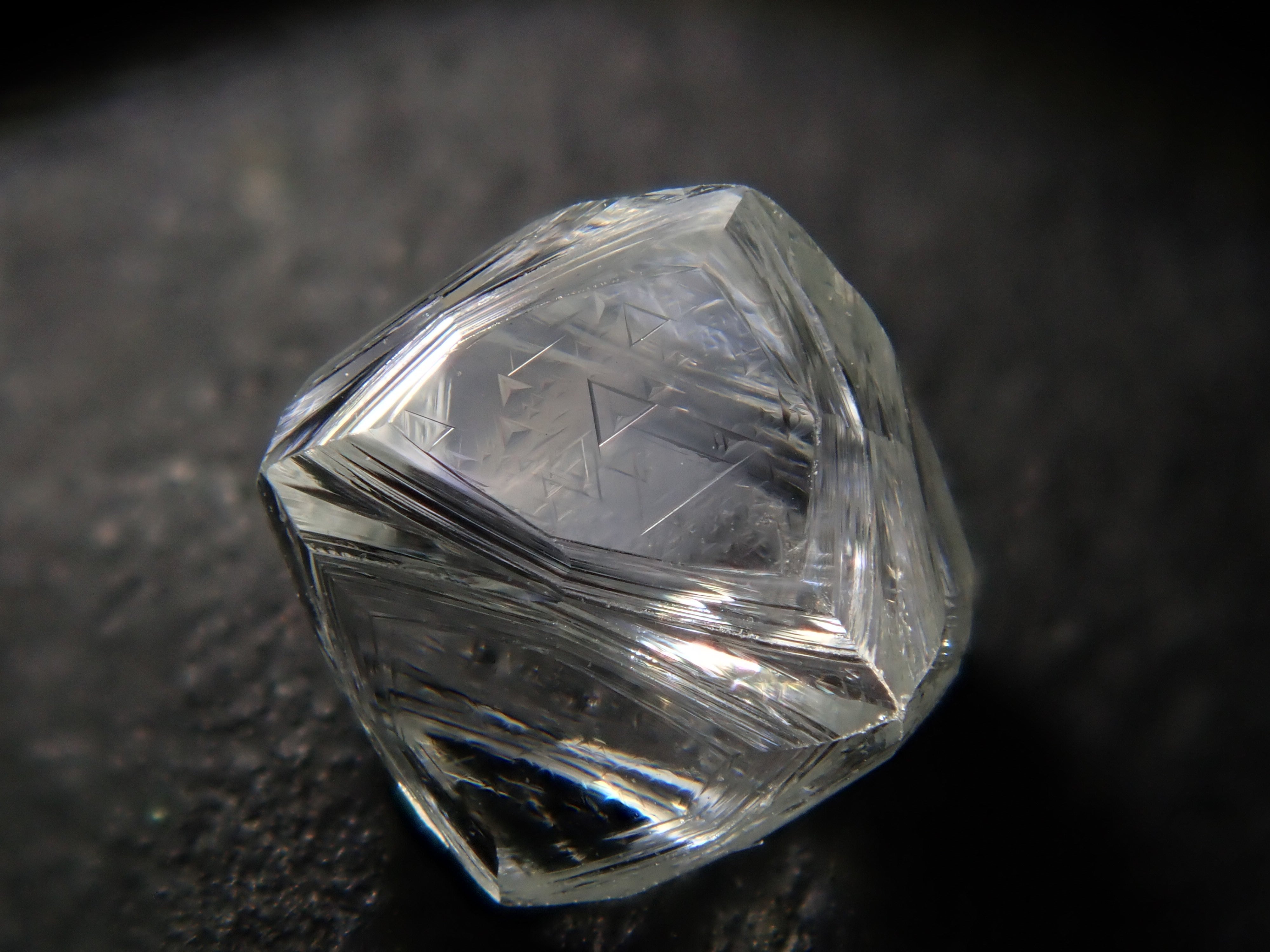 ダイヤモンド原石（ソーヤブル） 0.597ct原石（トライゴン）