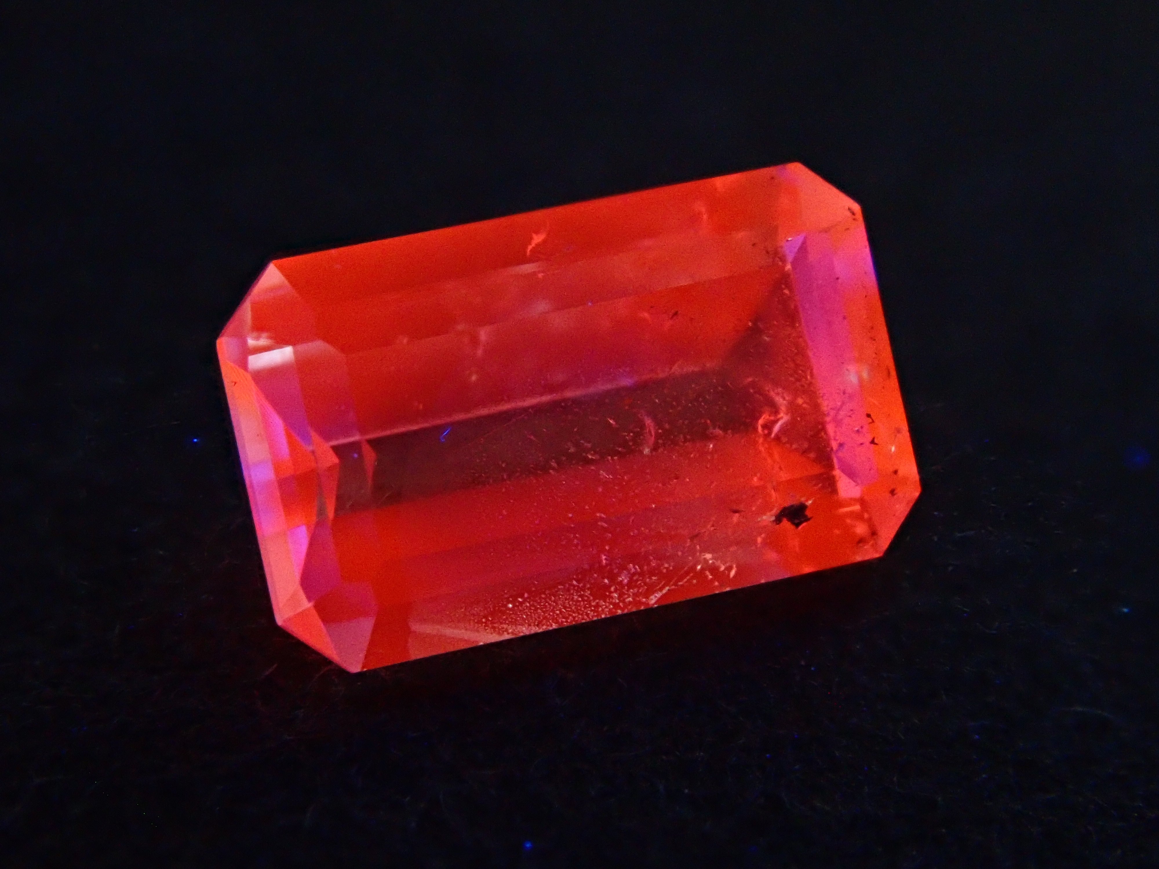 タンザニア産マグネシオアキシナイト 0.380ctルース