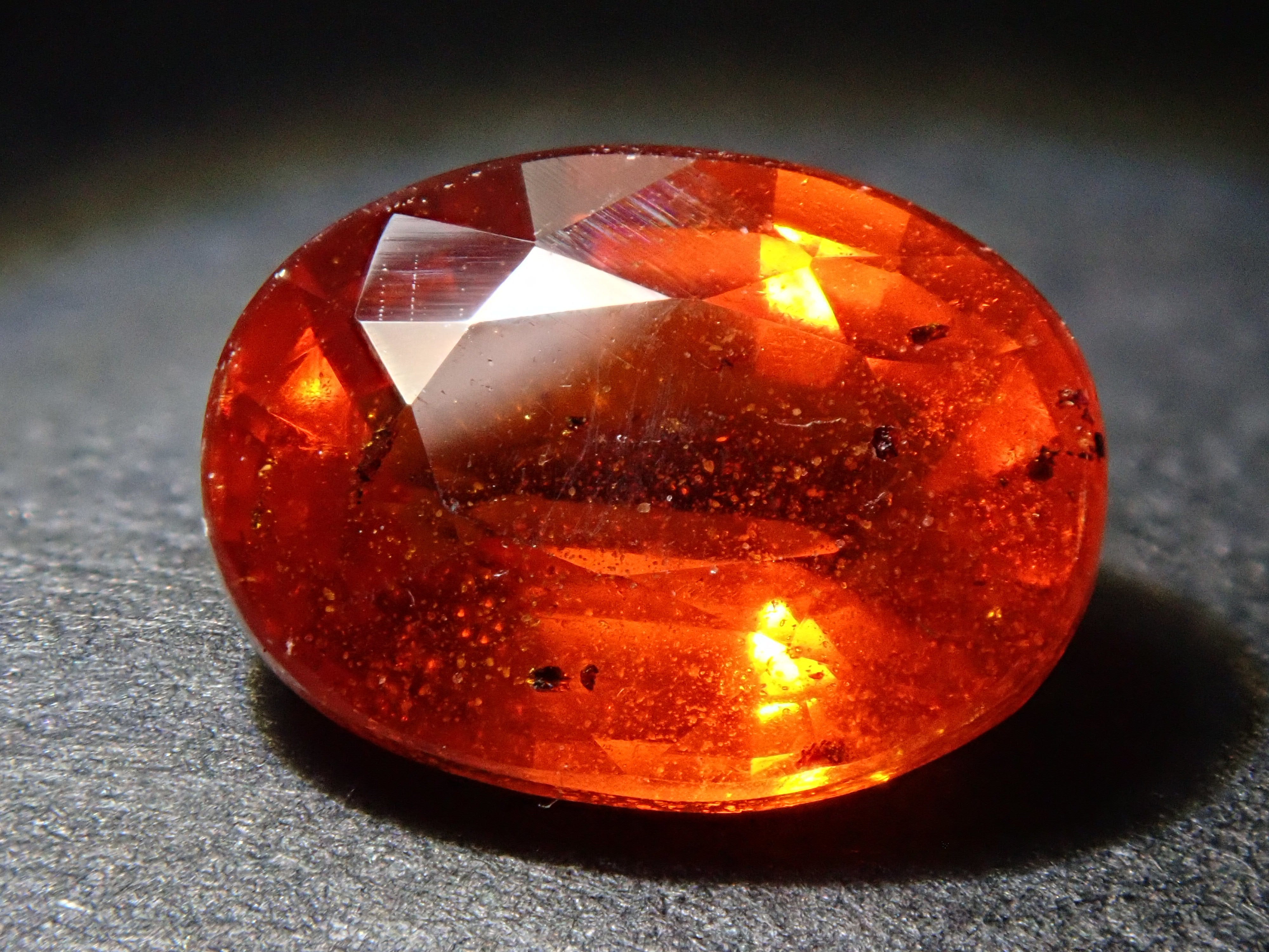 タンザニア産オレンジカイヤナイト 1.710ctルース